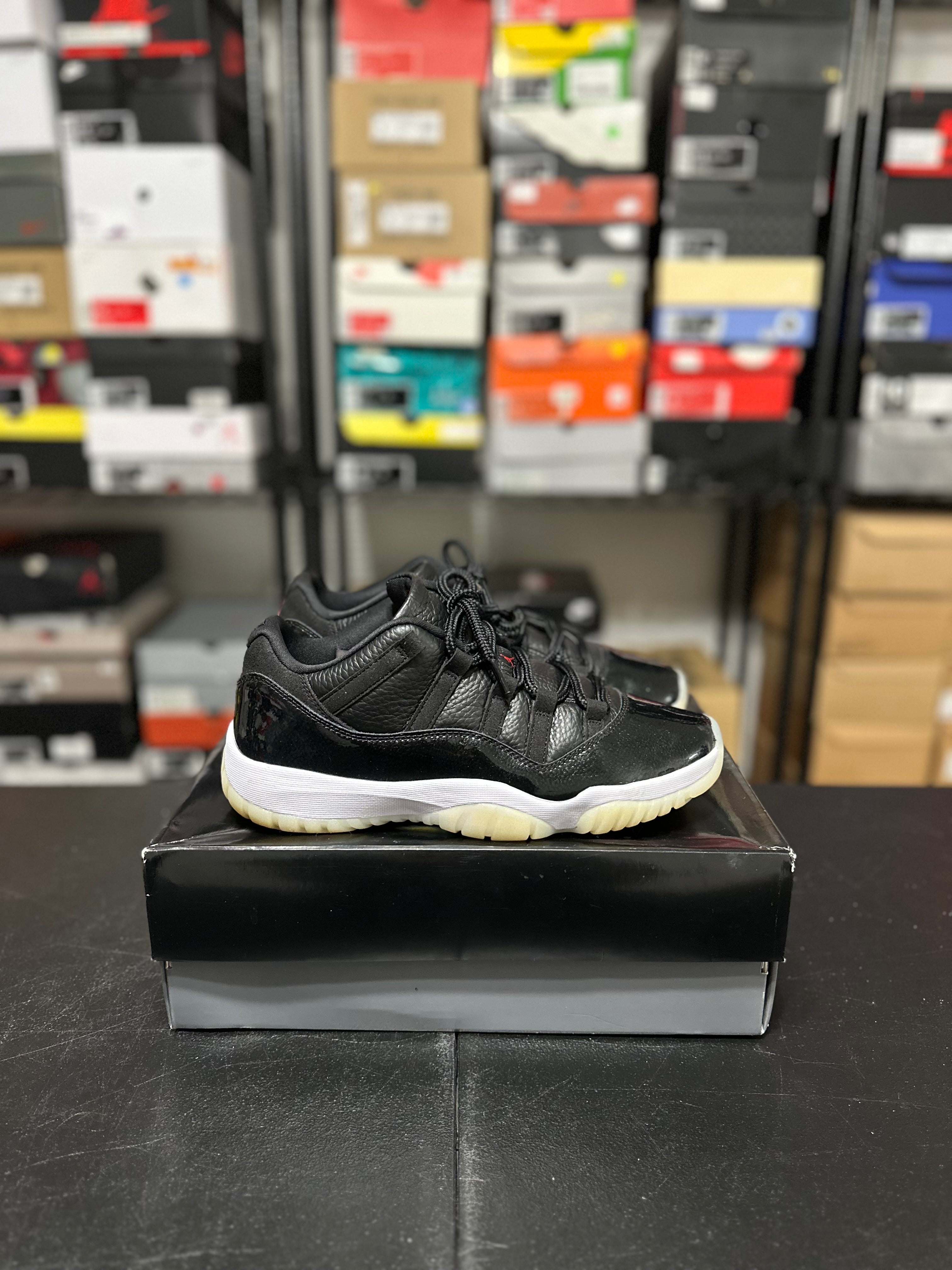 Size 9.5 - J11 Low 72-10