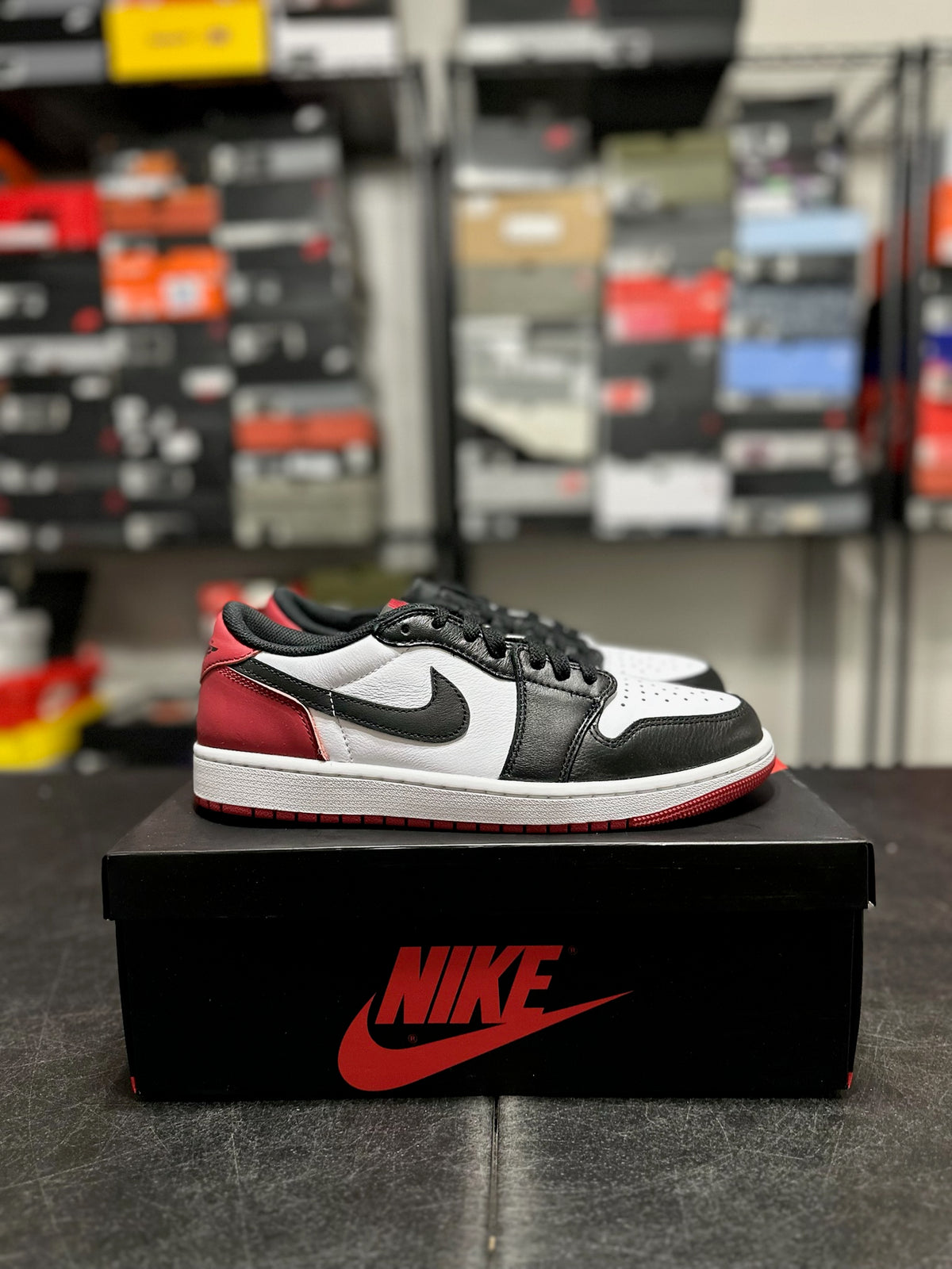 Size 9 - j1 low black toe