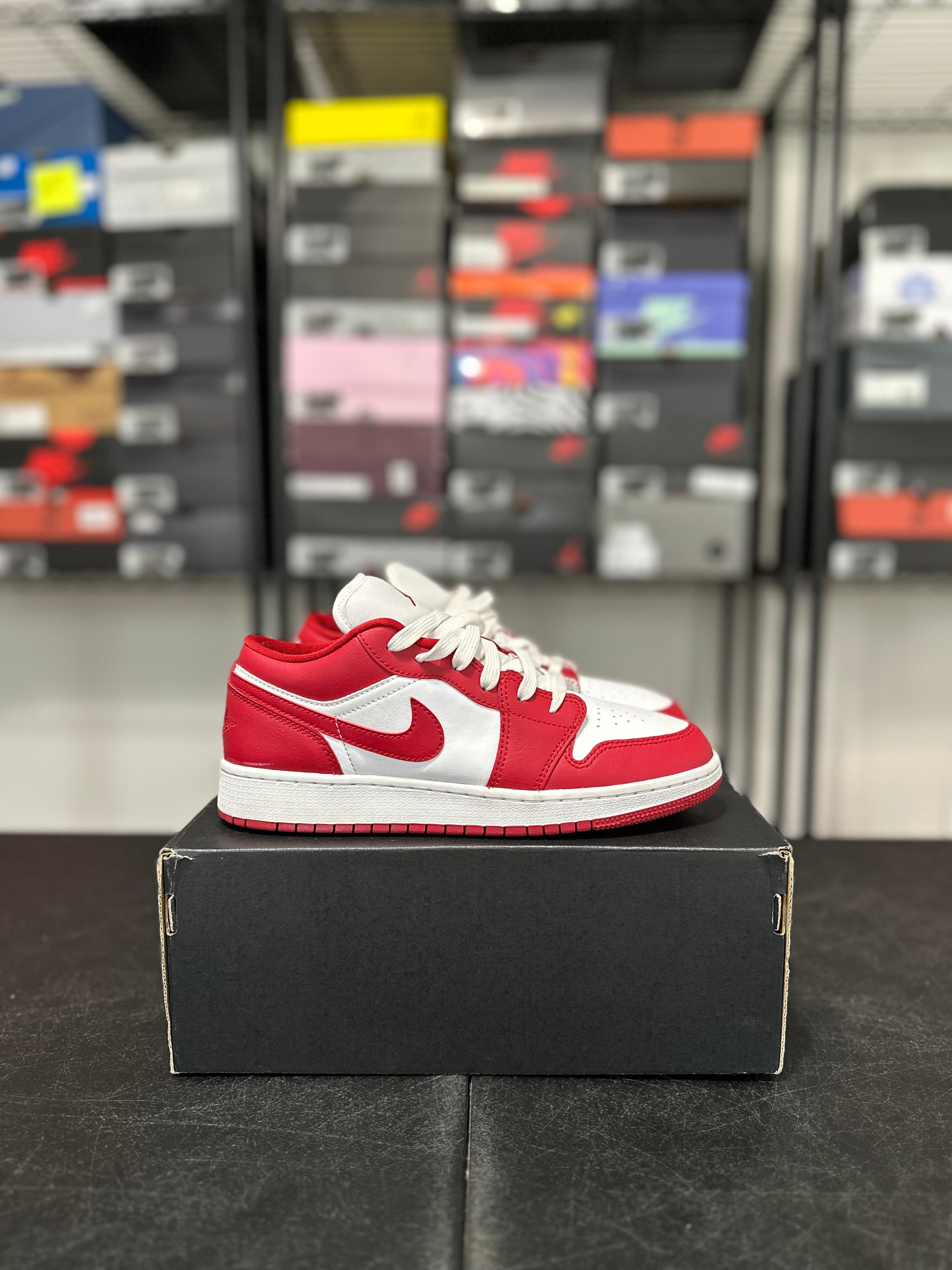 Size 6.5y - J1 low gym red/white