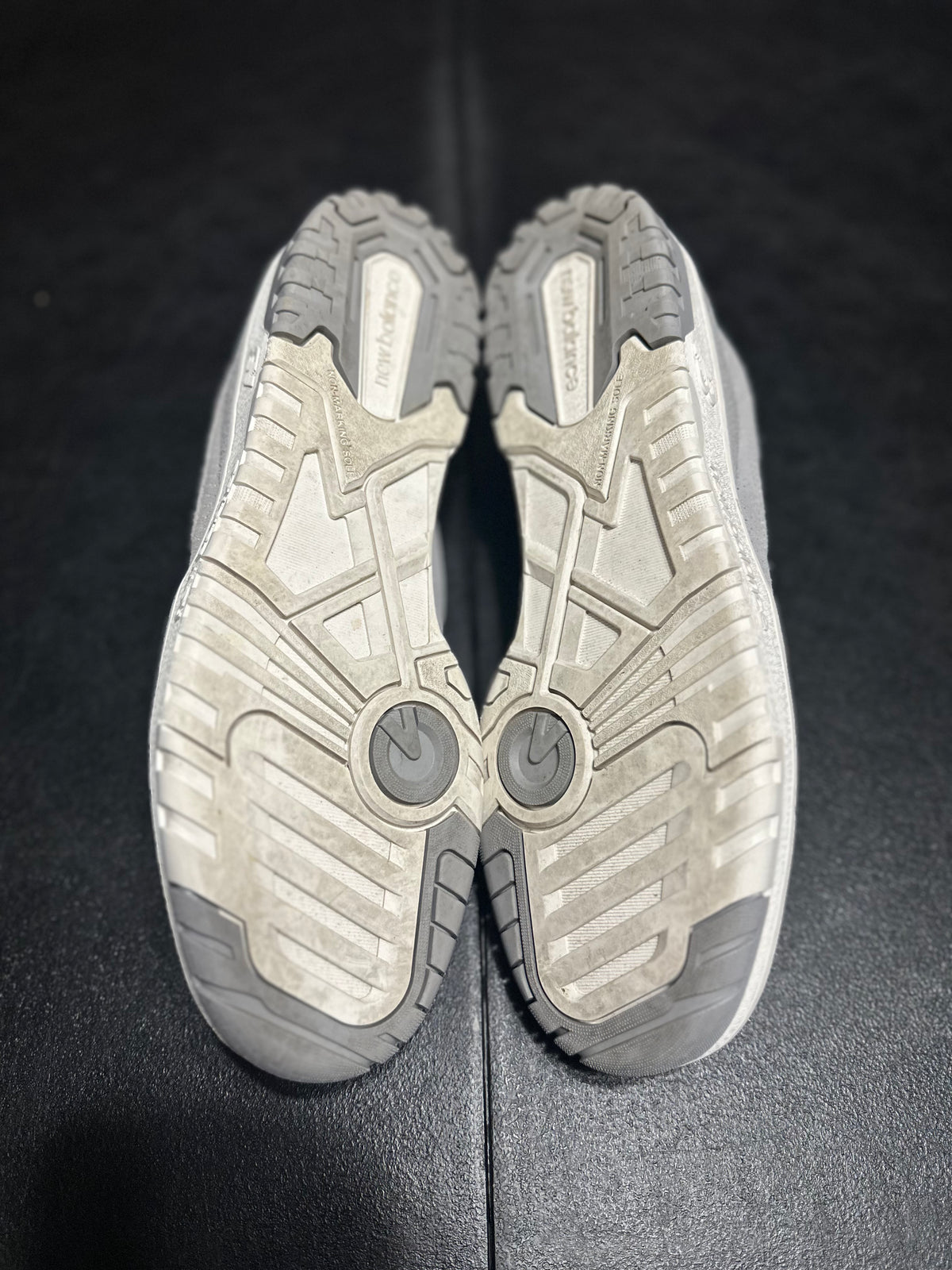 Size 11 - NB 550 grey/white