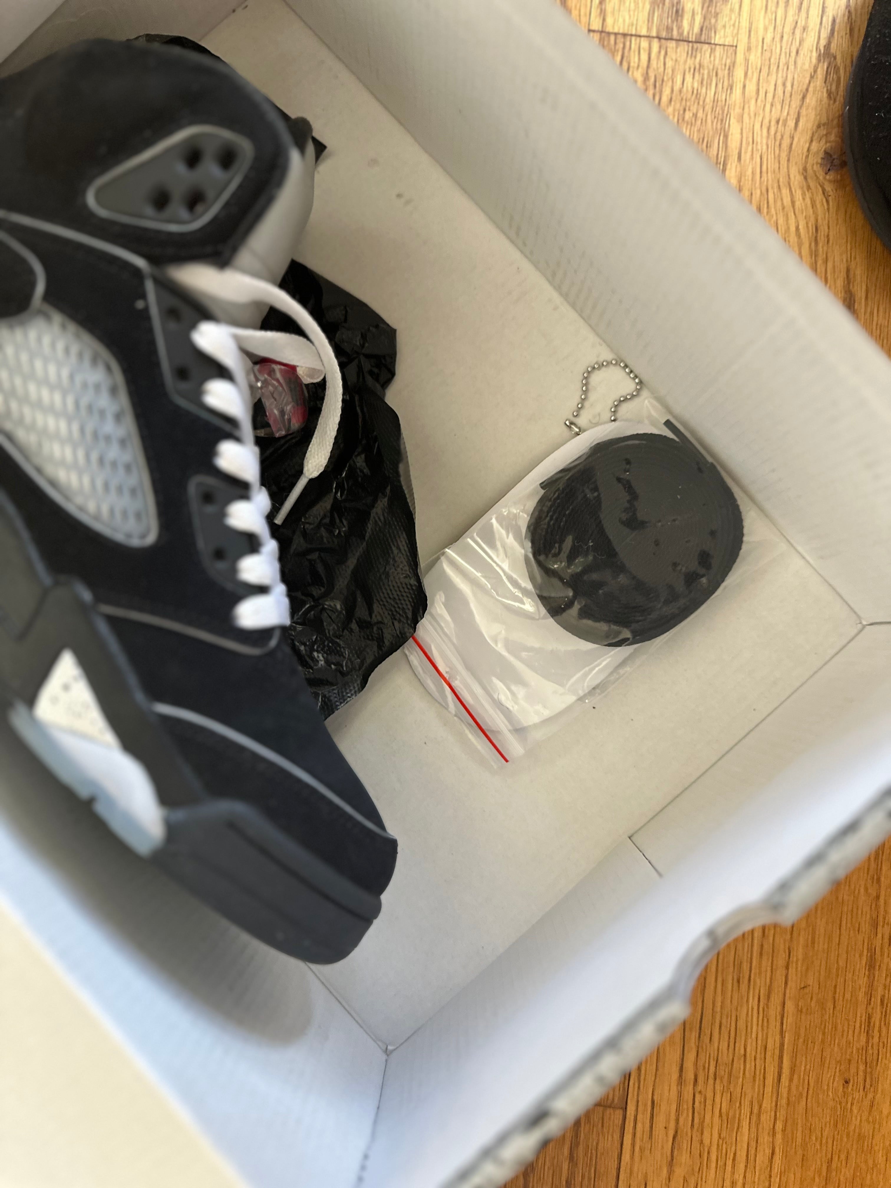 Size 8 - J5 black metallic 2025