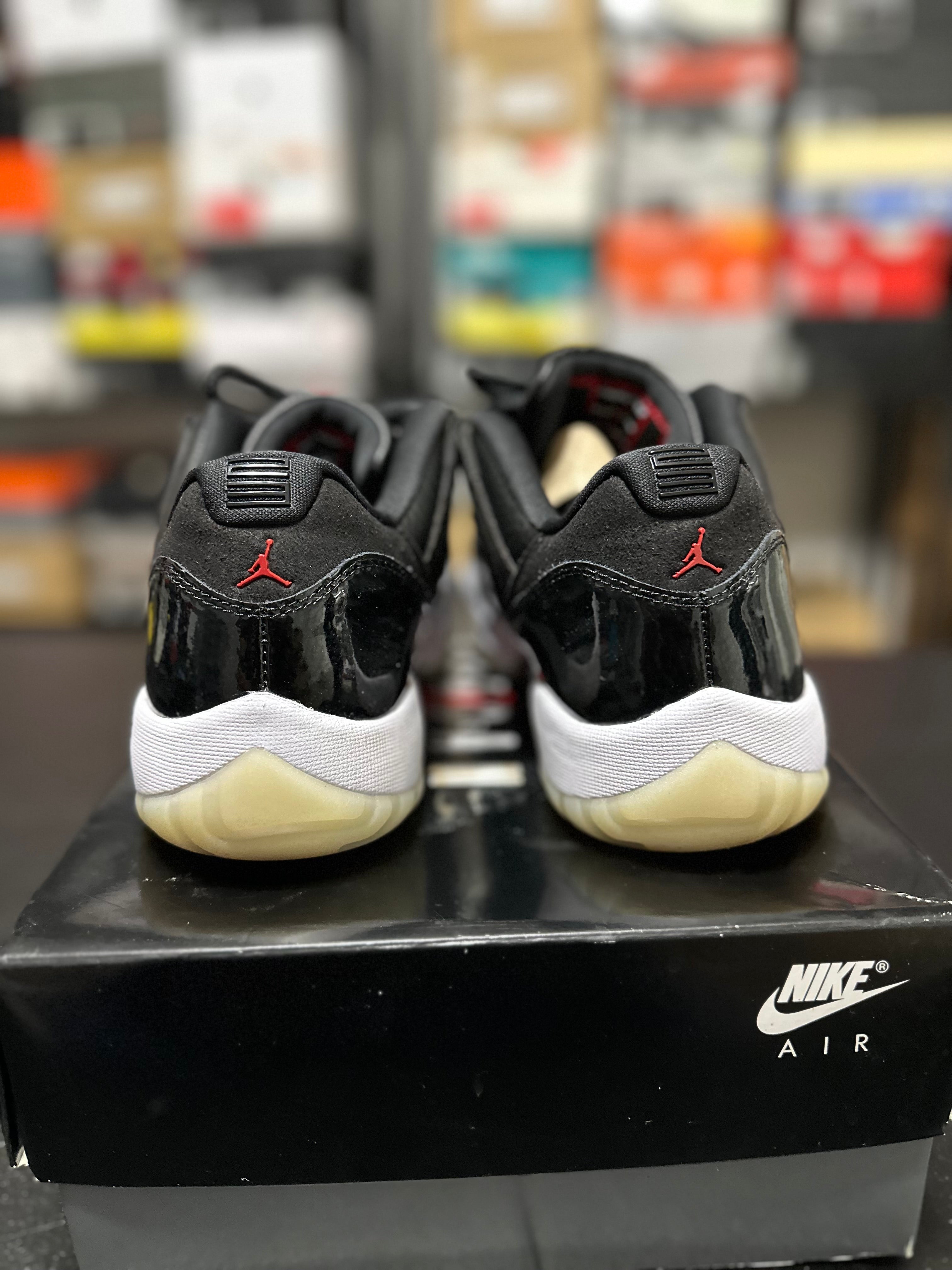 Size 9.5 - J11 Low 72-10