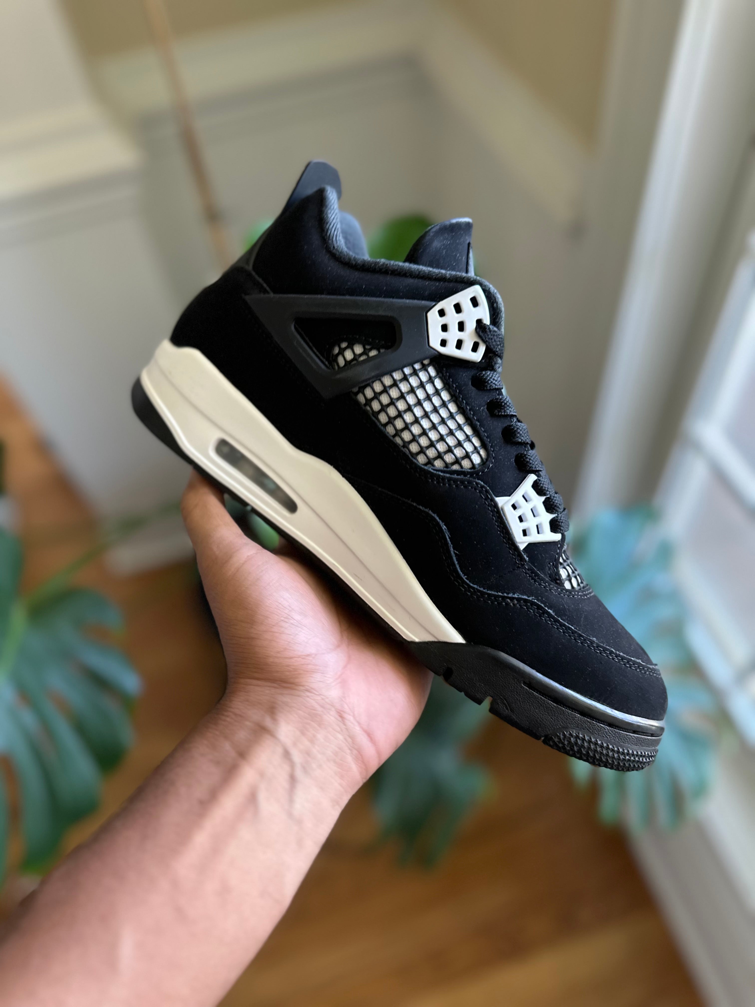Size 8.5 - J4 white thunder
