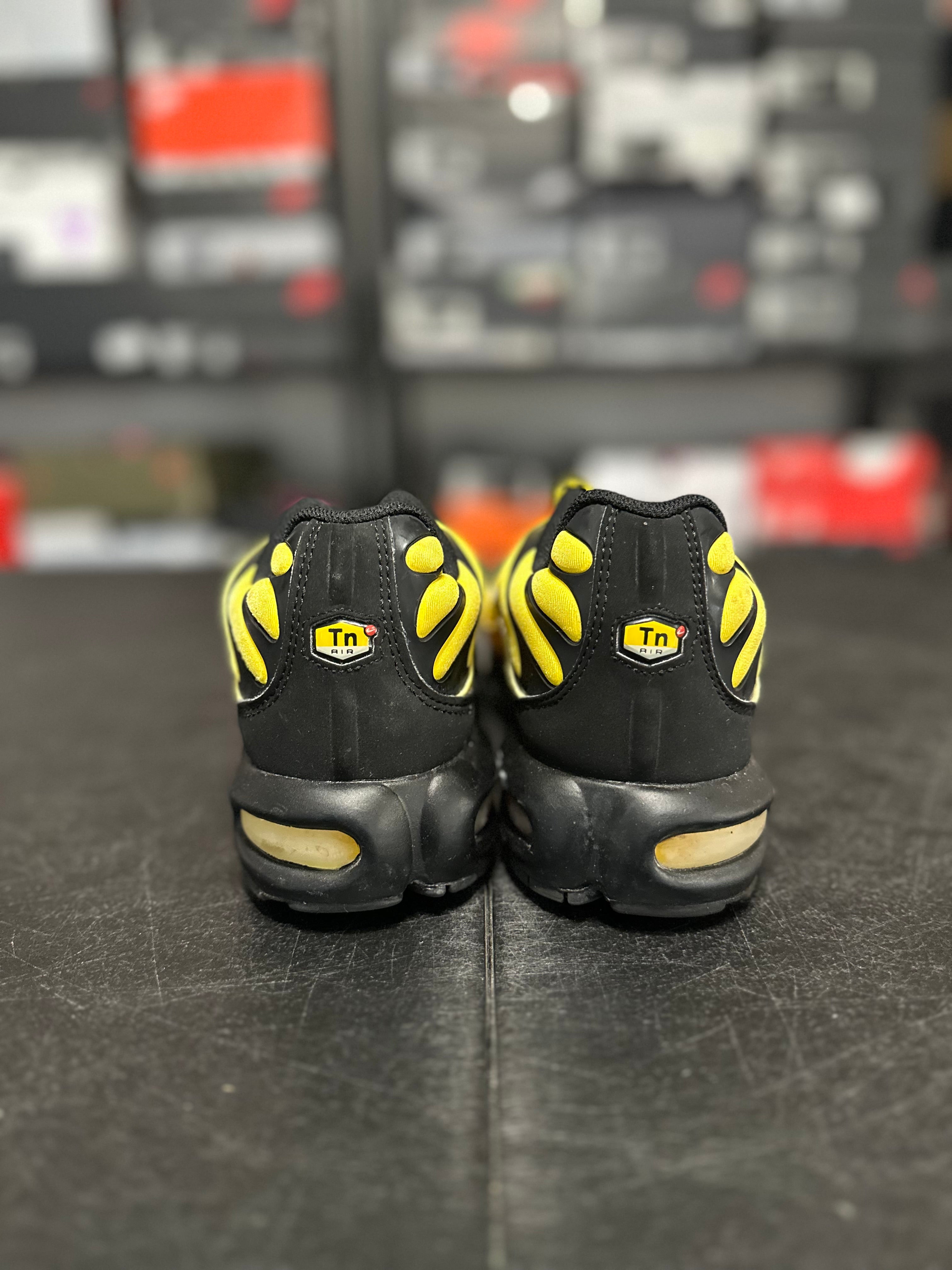 Size 8 - air max plus frequency pack
