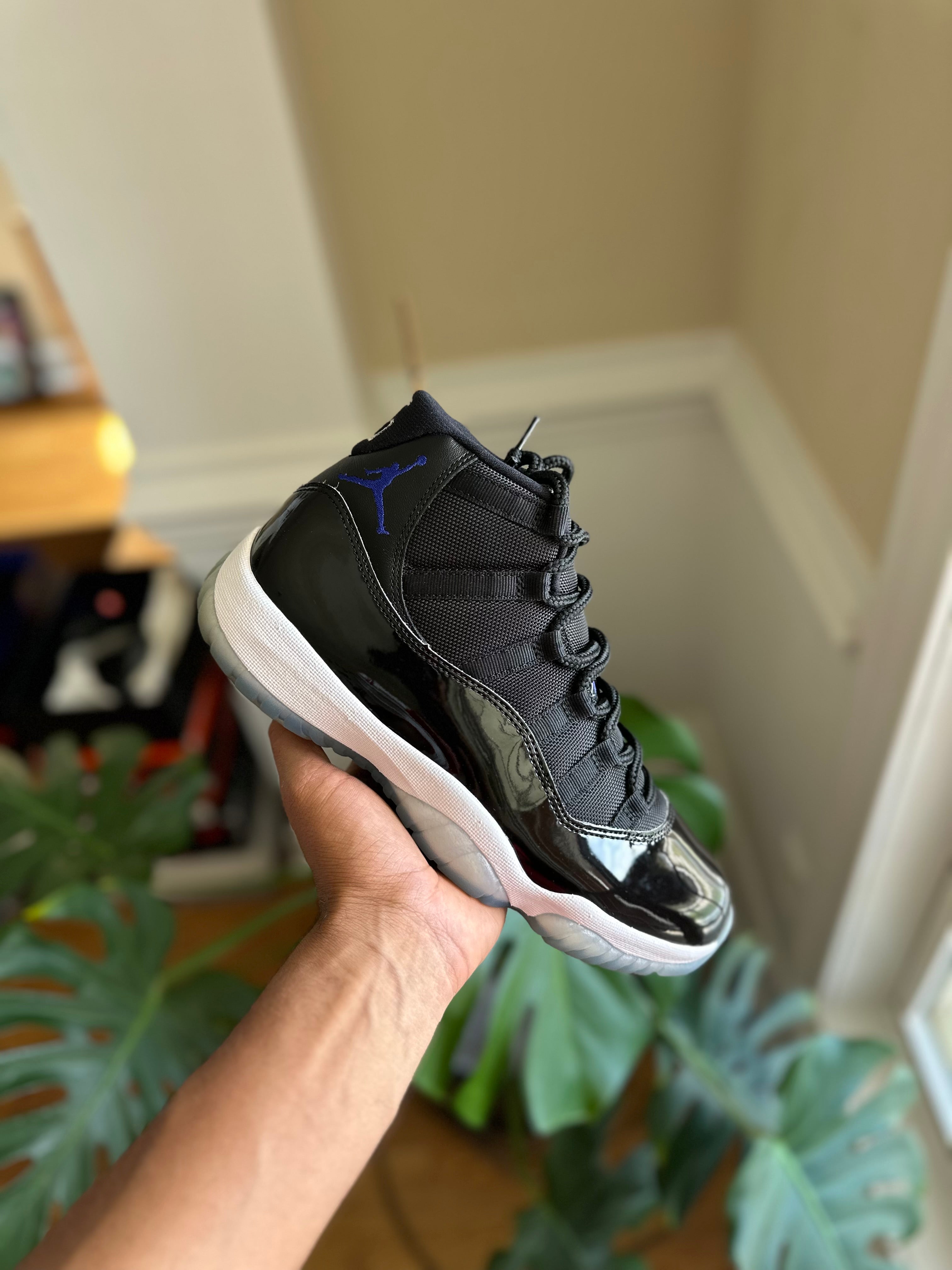 Size 9 - J11 space jam