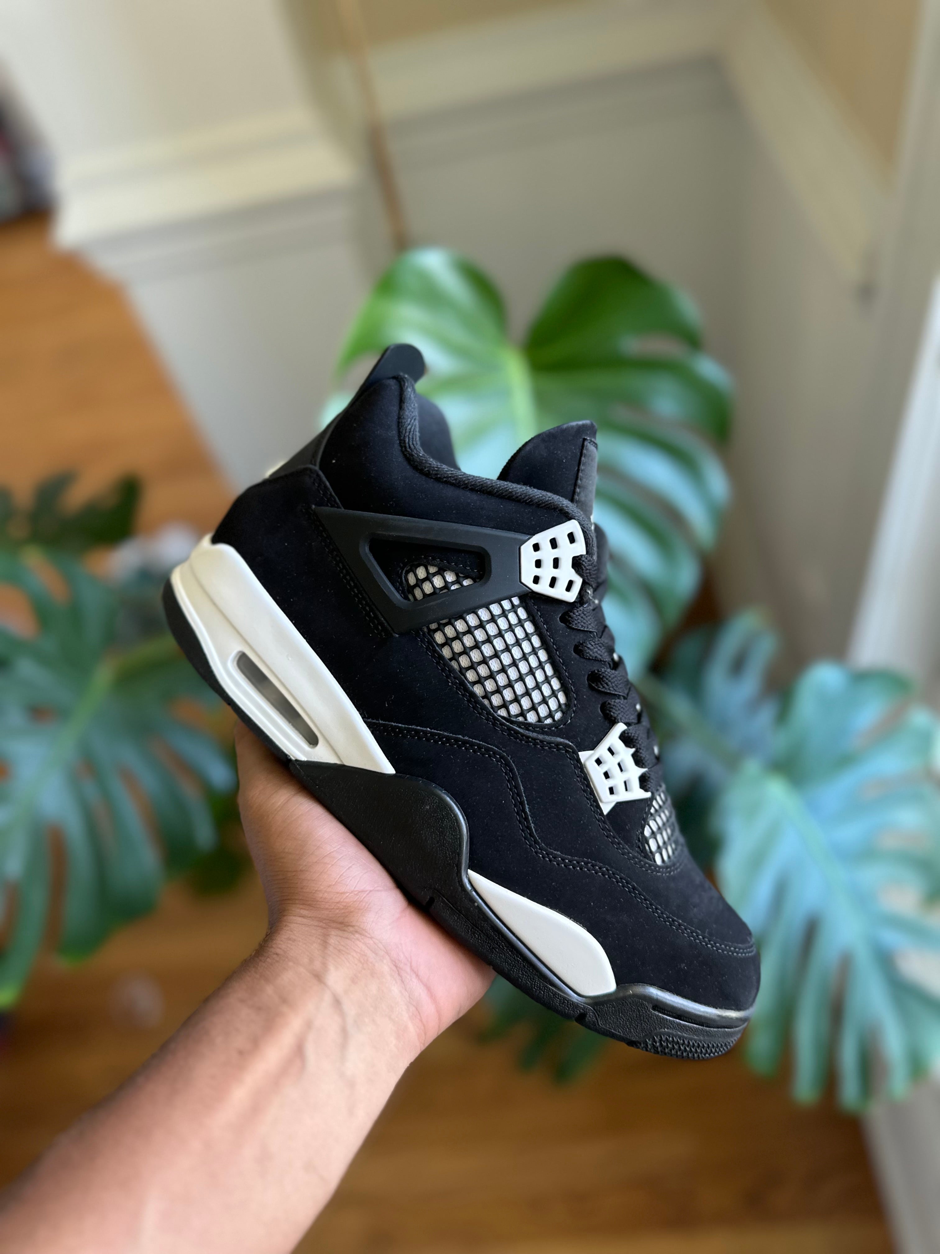Size 8.5 - J4 white thunder