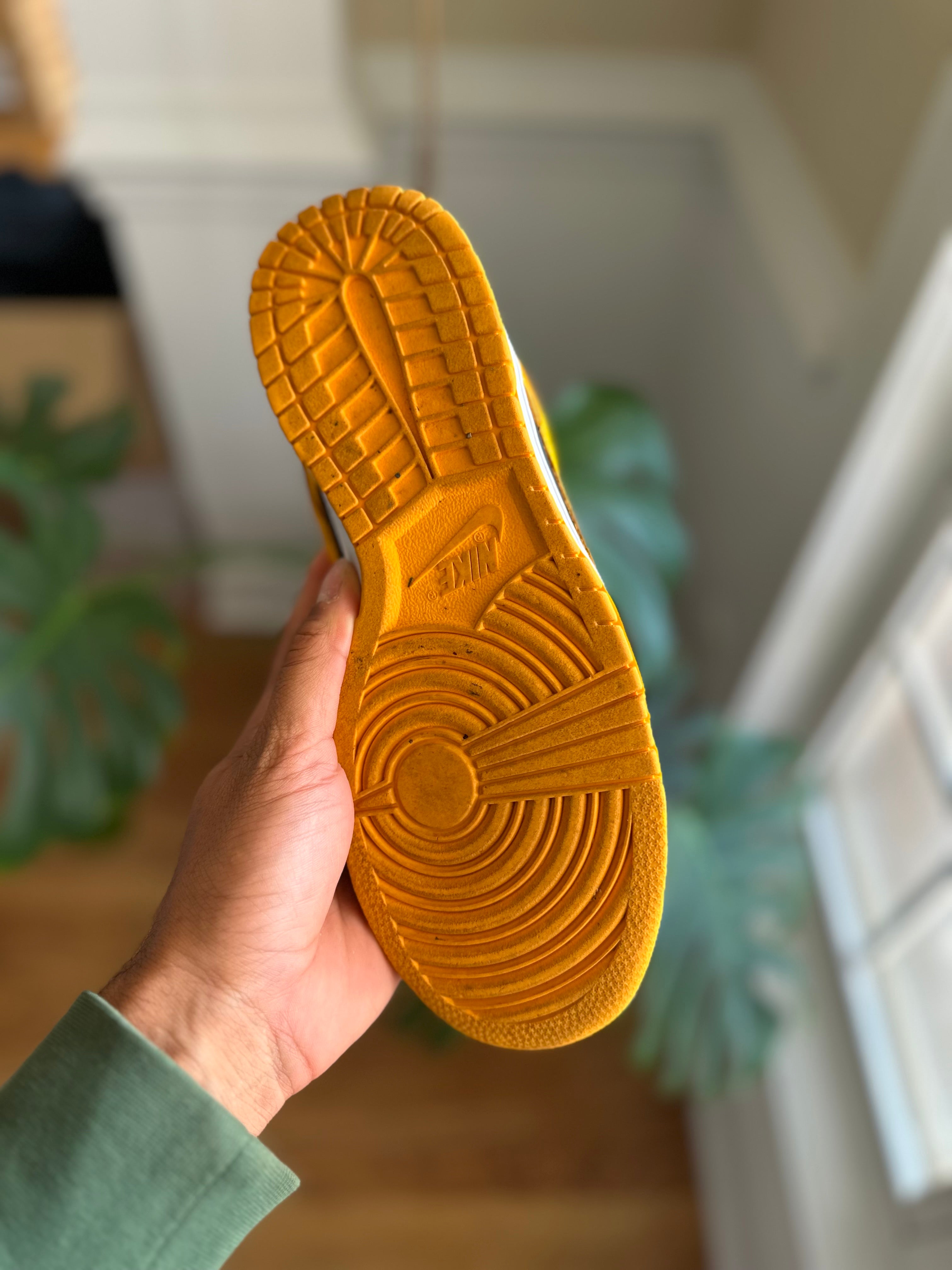Size 7 - dunk low goldenrod