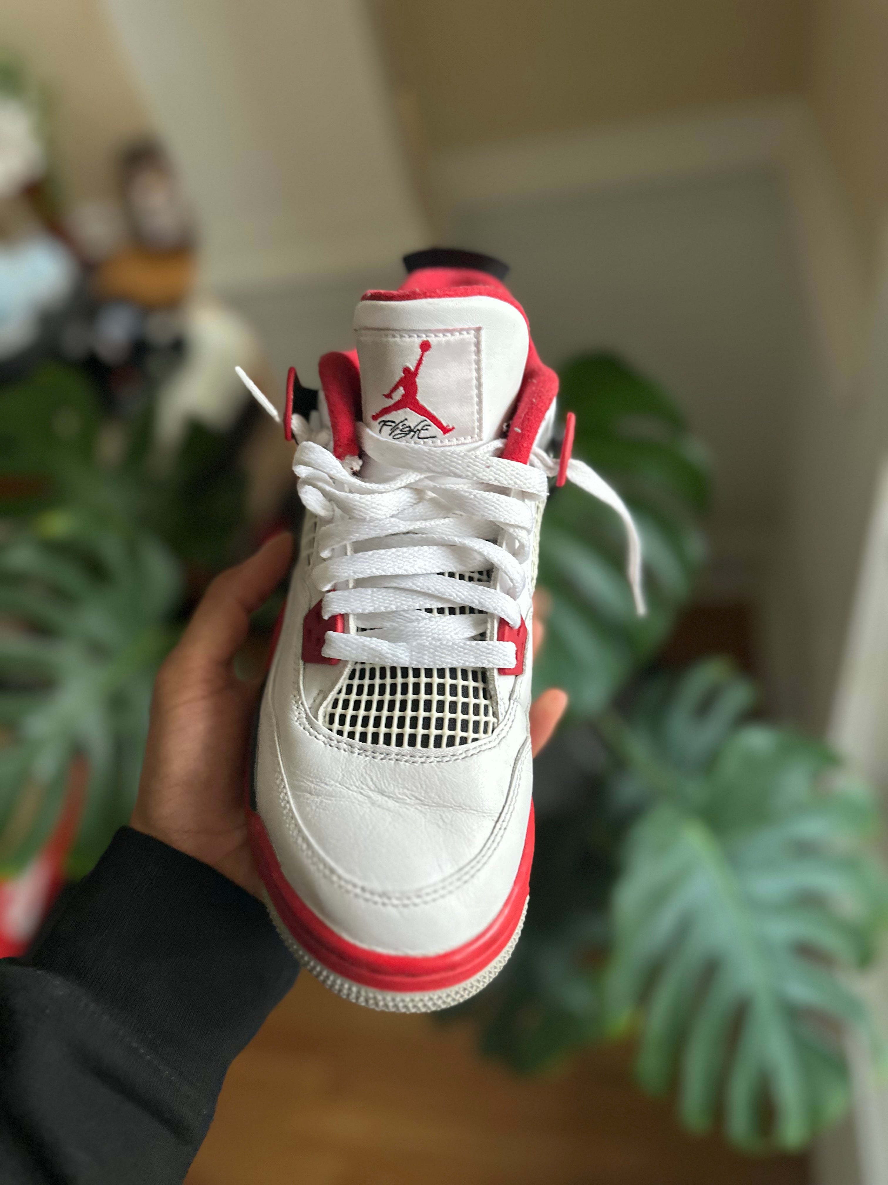 Size 7y - J4 fire red