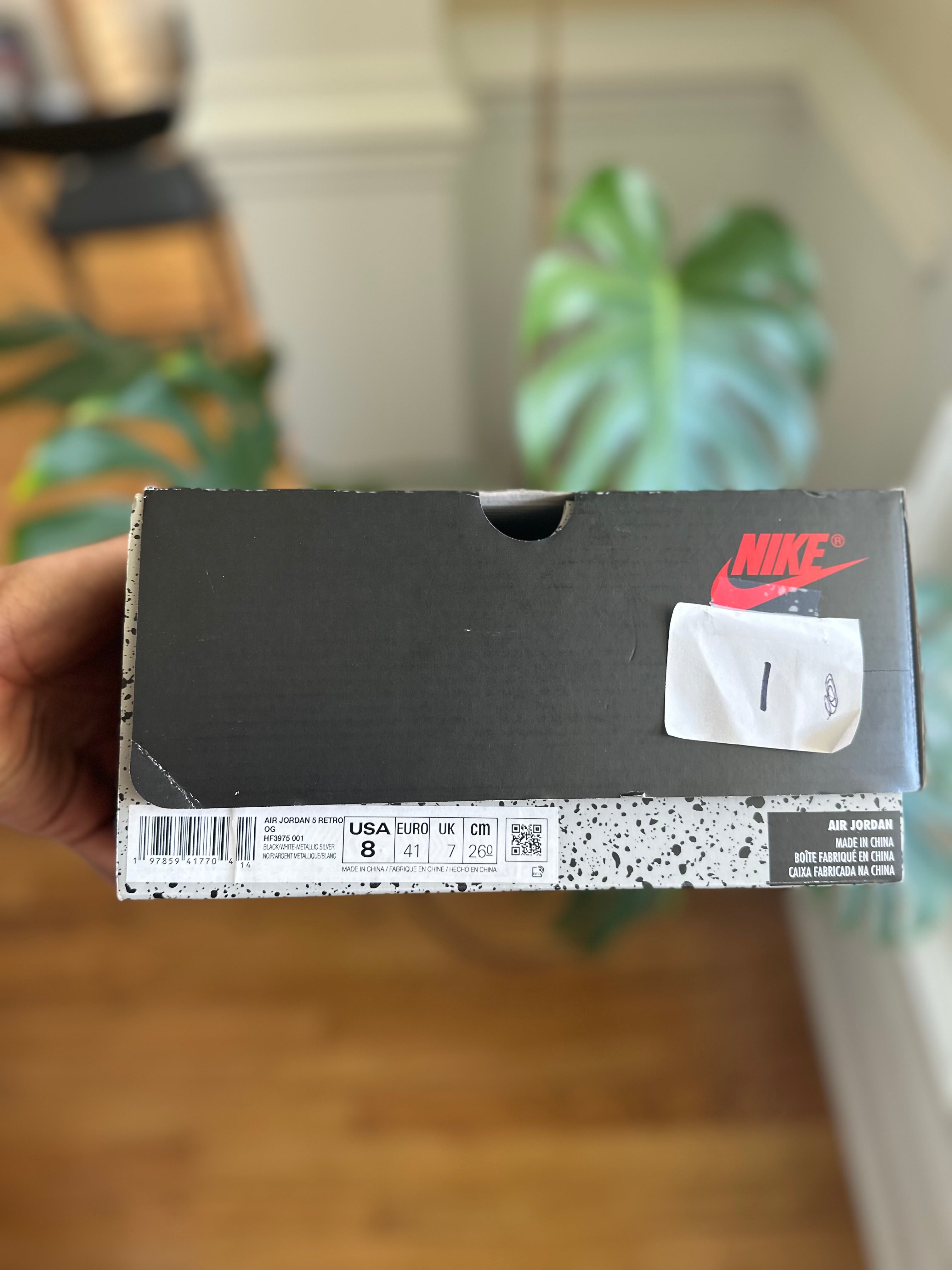 Size 8 - J5 black metallic 2025