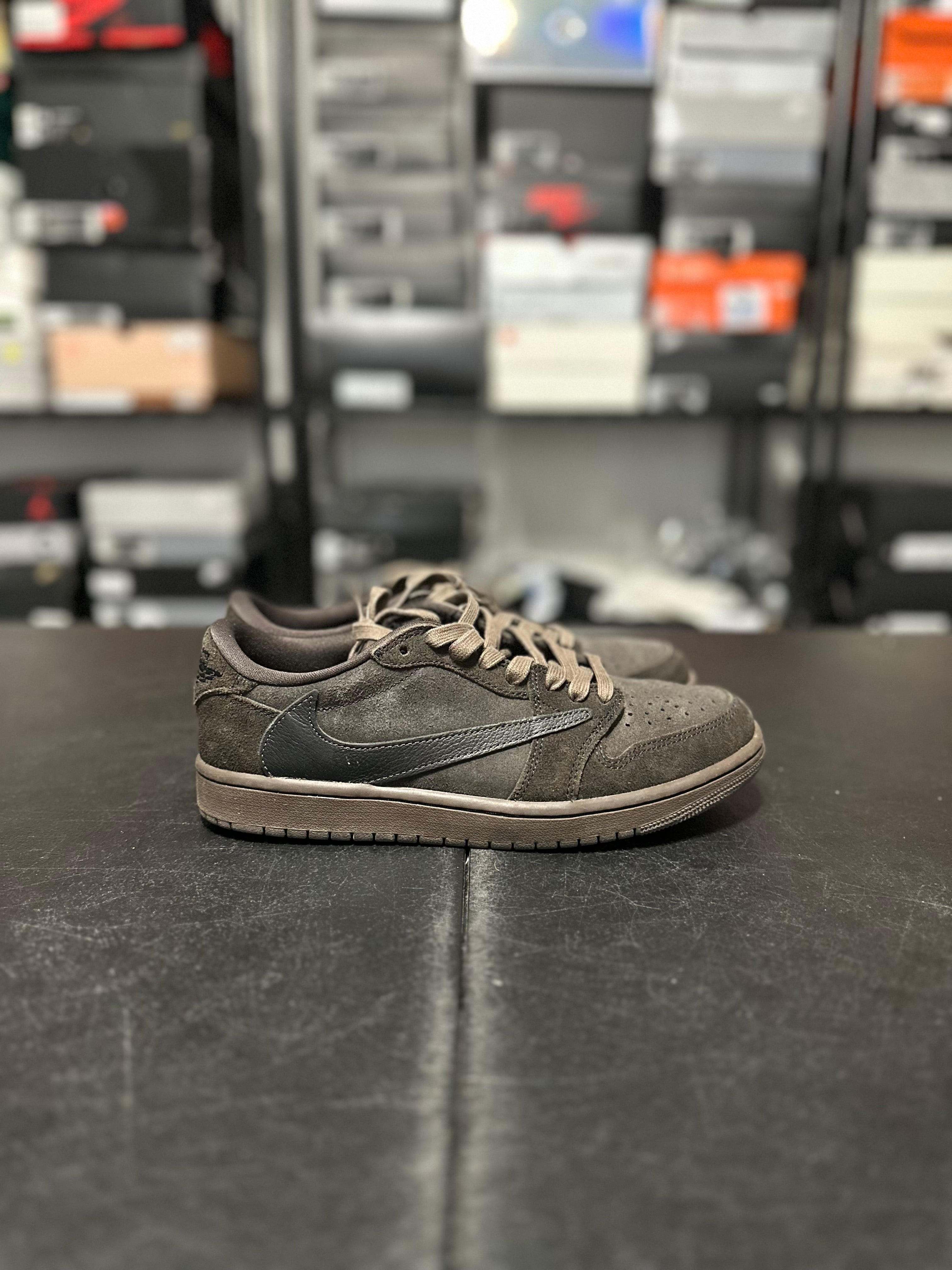 Size 8 - J1 low Travis velvet