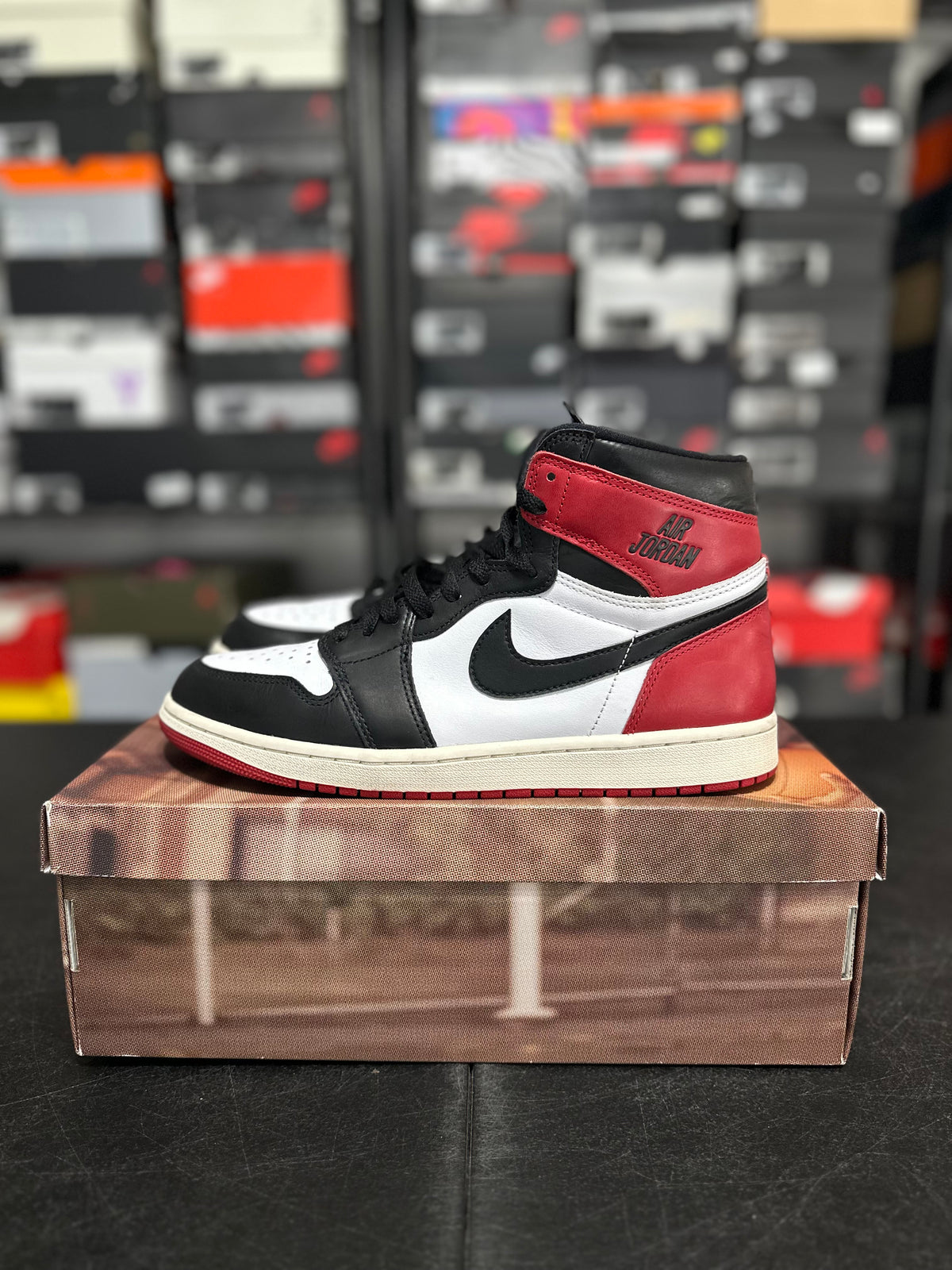 Size 10 - J1 black toe