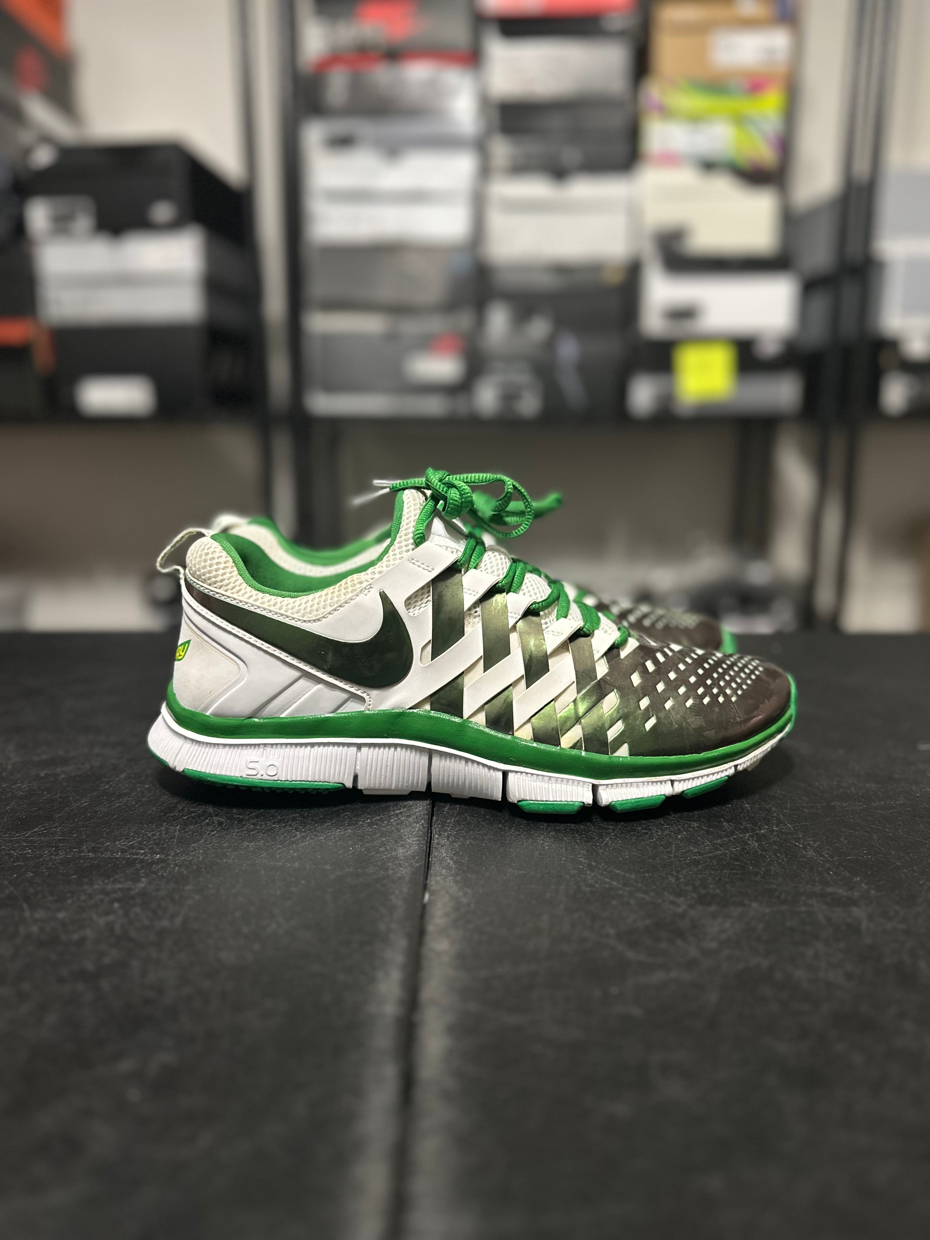 Size 11 - Nike free run 5.0 Oregon ducks