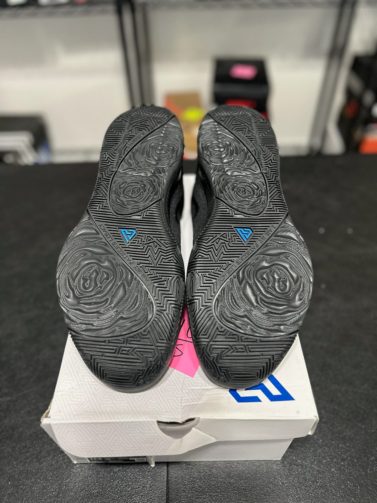 Size 13 - Zoom Freak 1 Black Multi Photo Blue DS