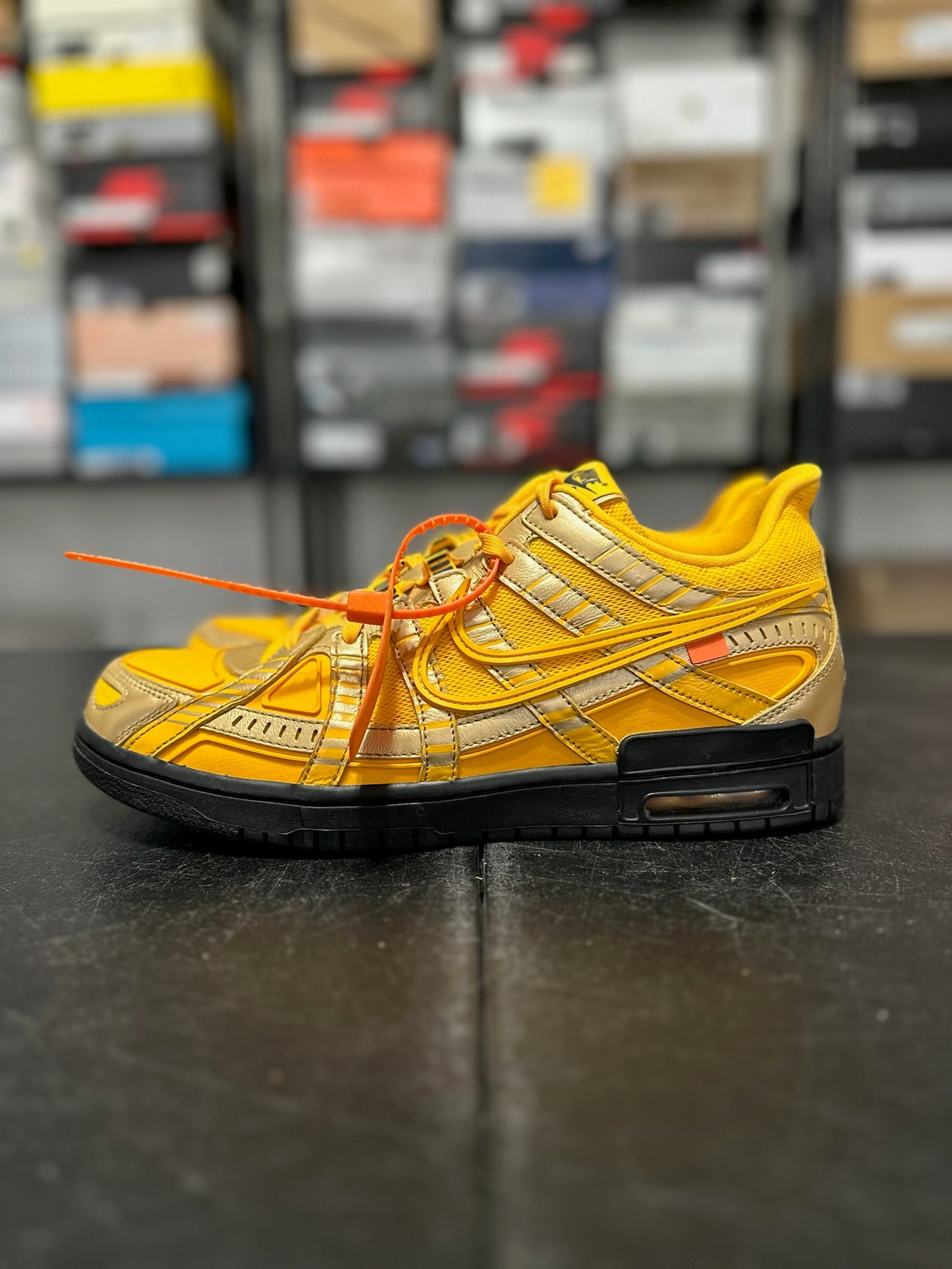 Size 12 - Air Rubber Dunk Off White University Gold