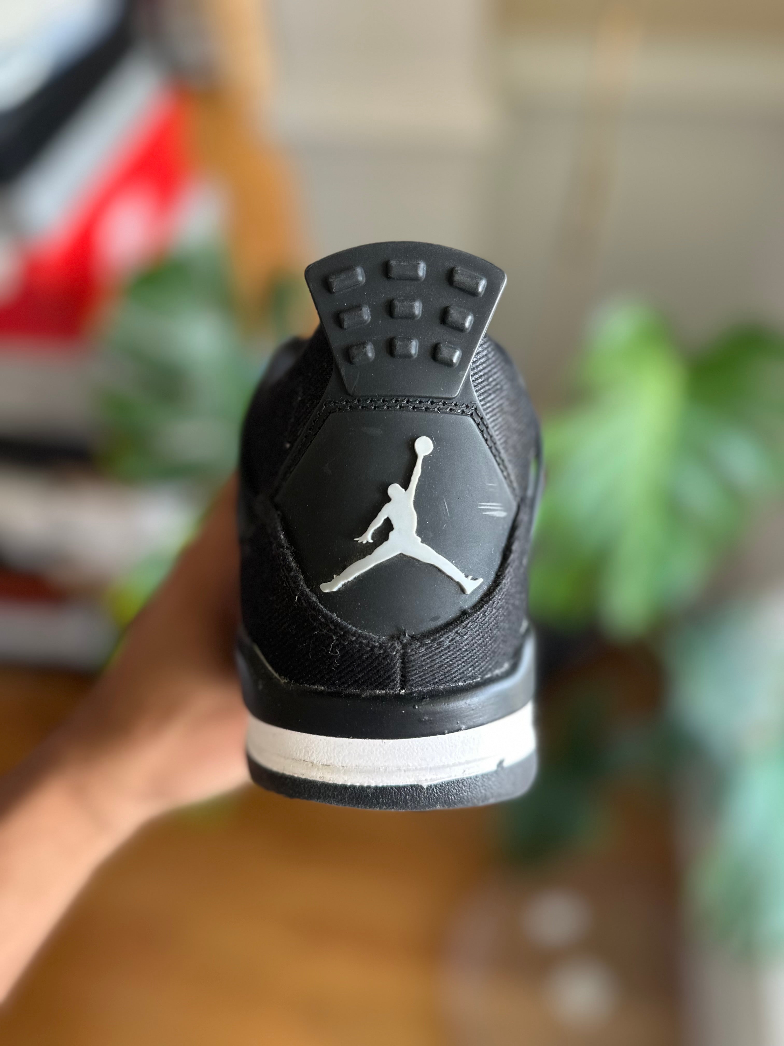Size 7y - J4 black canvas