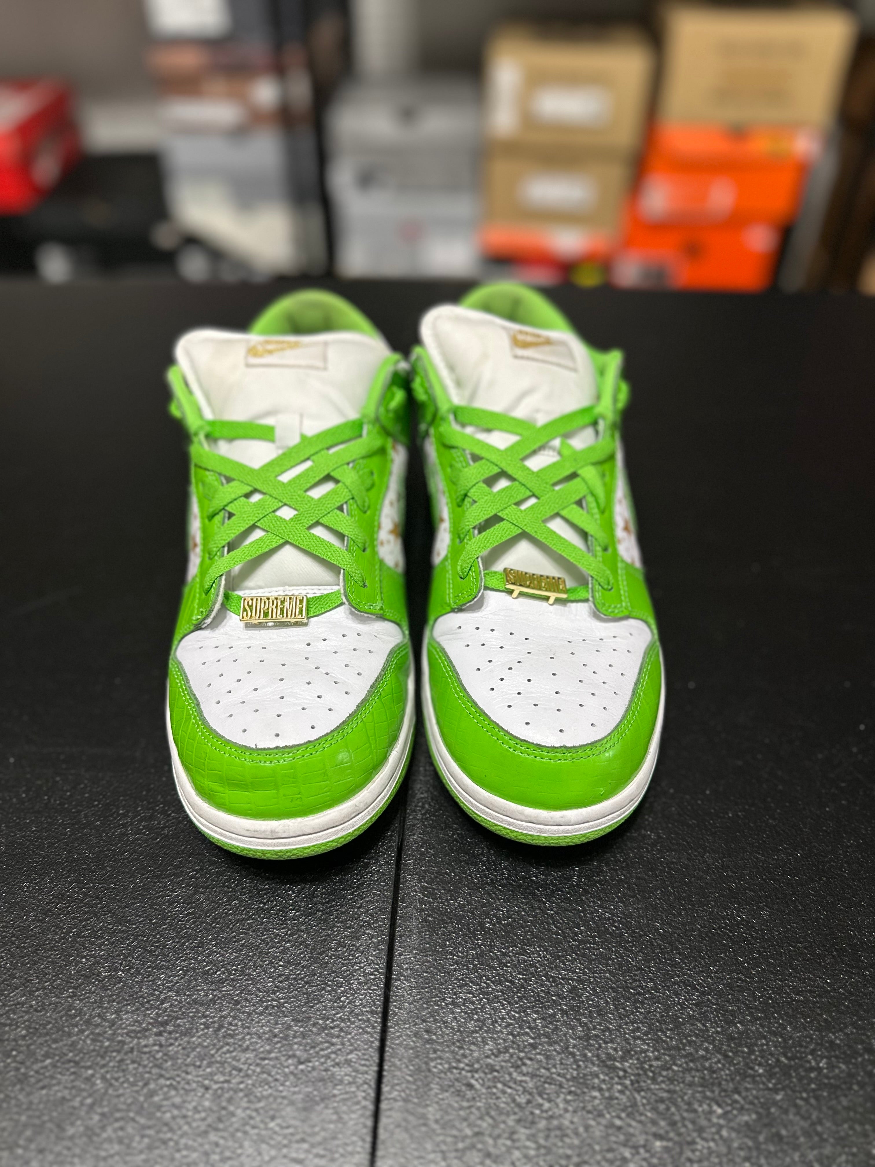 Size 10.5 - Dunk low supreme green