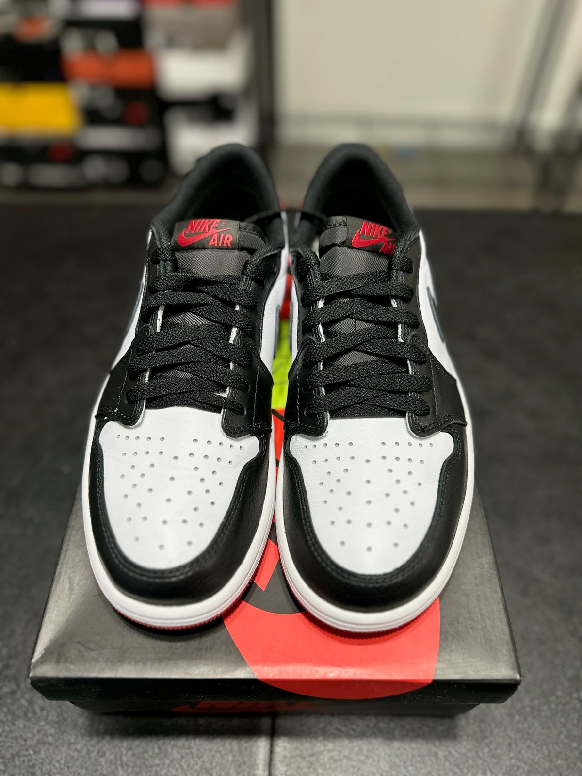Size 9 - j1 low black toe