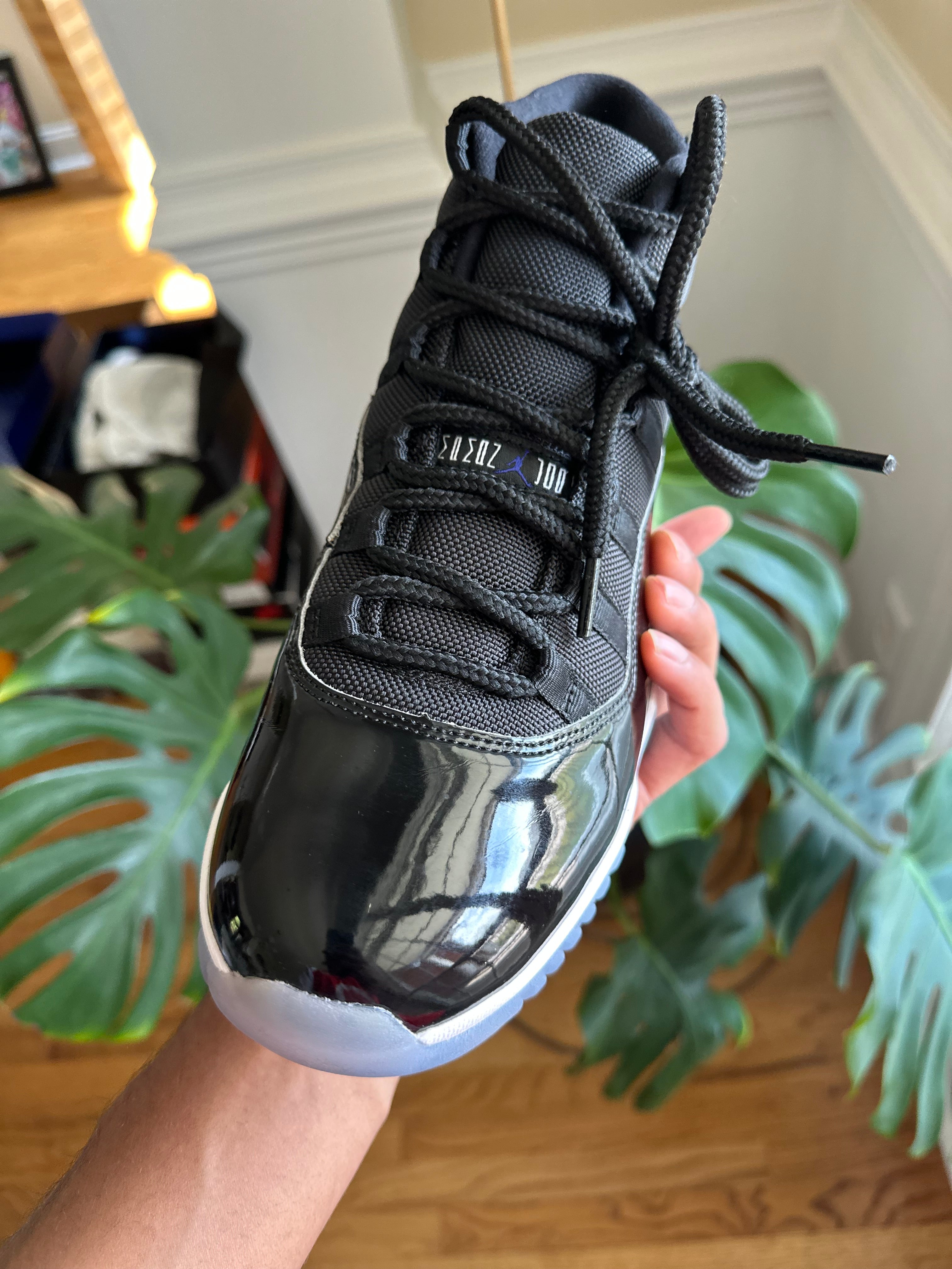 Size 9 - J11 space jam