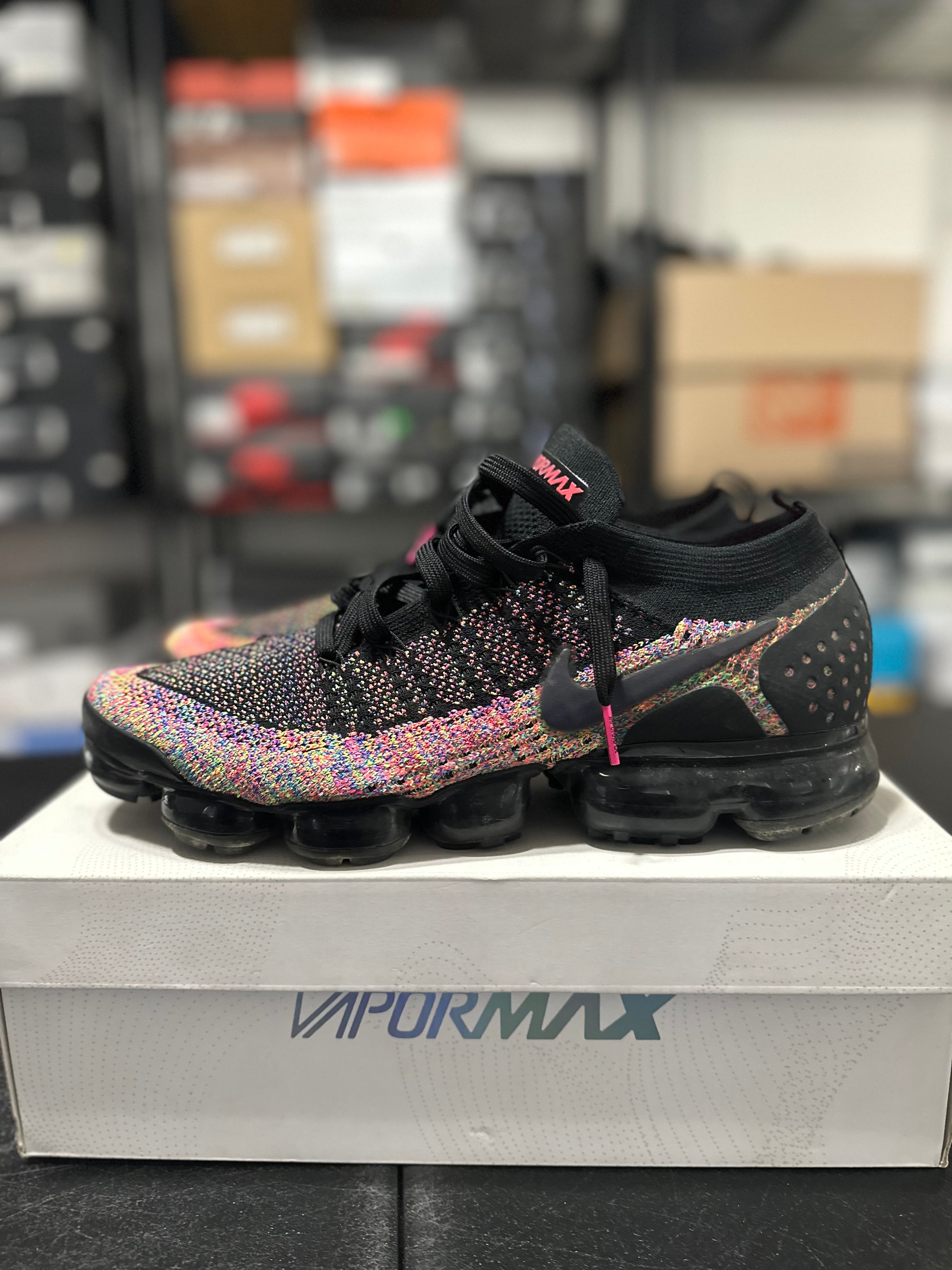 Size 11 - air vapor max 2 black multicolor