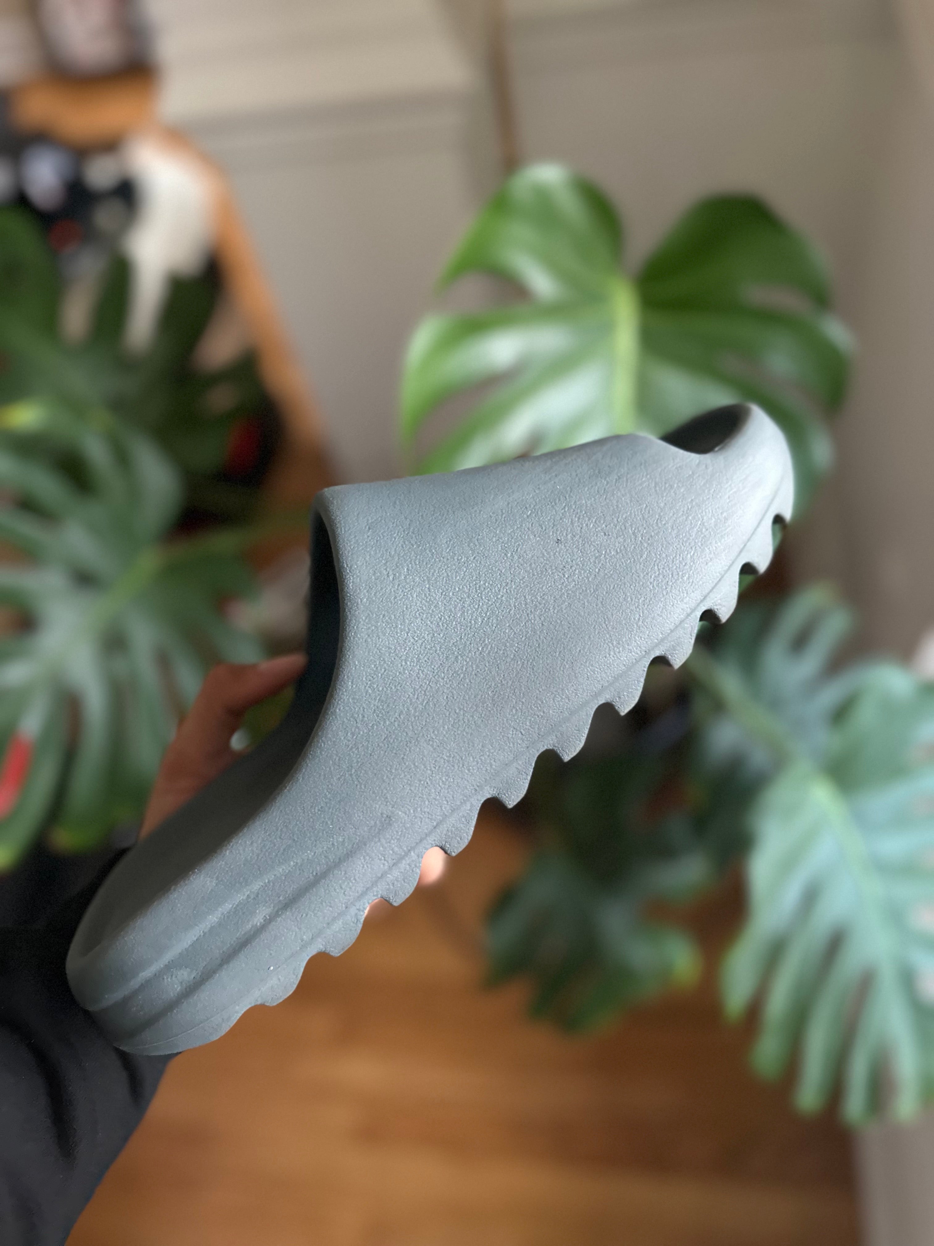Size 12 - YZY slide slate grey