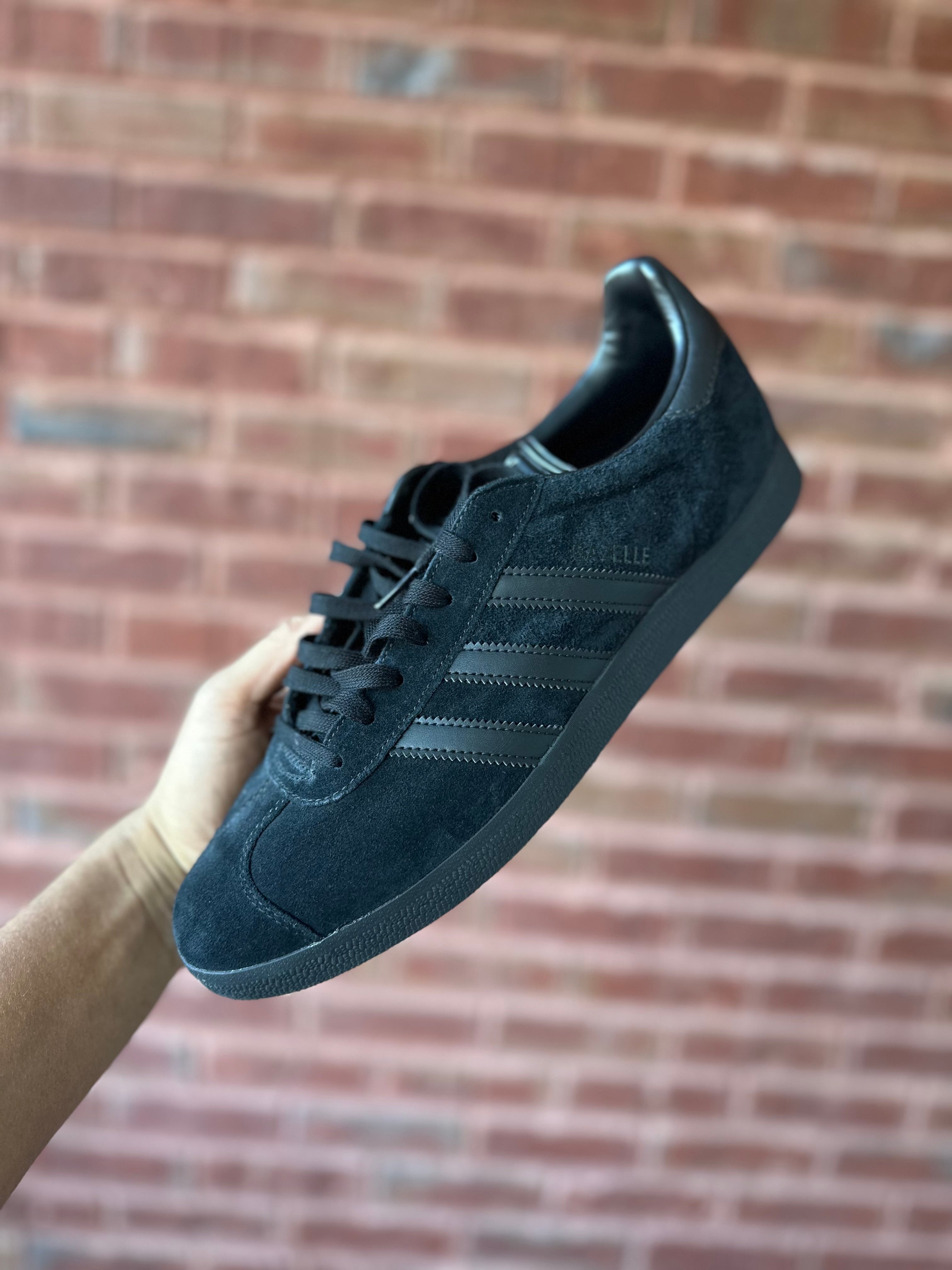 Size 11 - Gazelle triple black