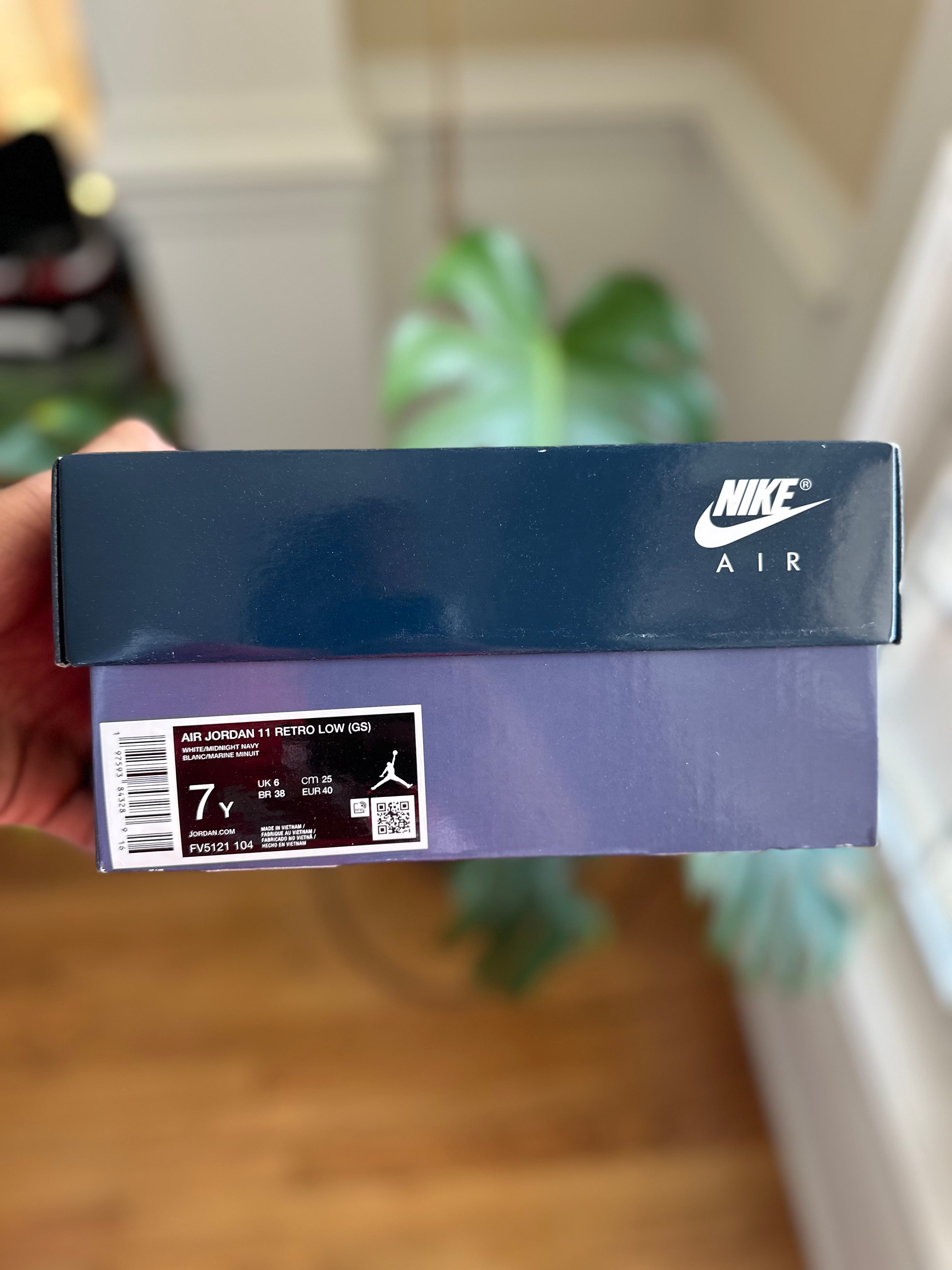 Size 7y - J11 low diffused blue