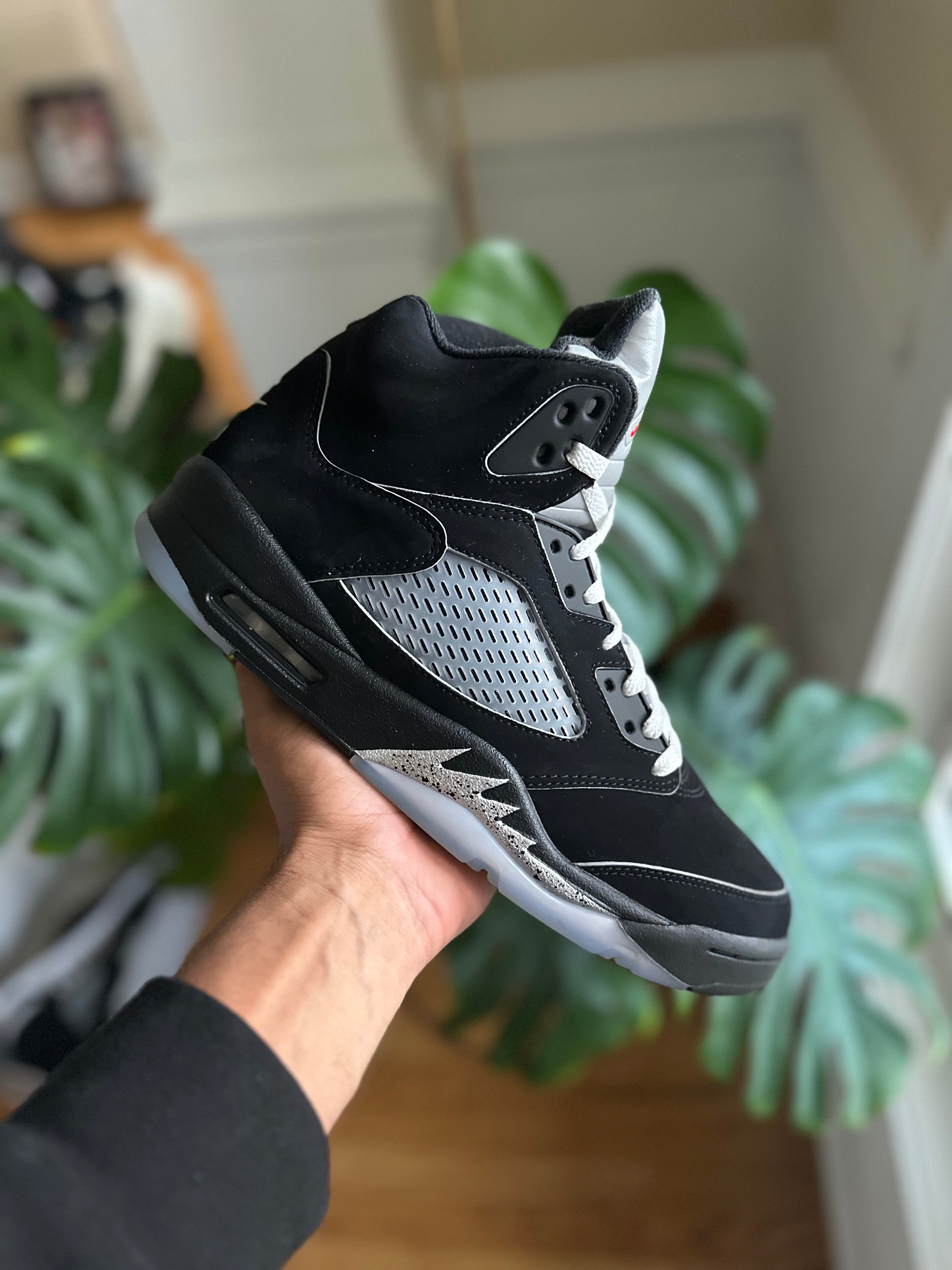Size 12 - J5 black metallic 2025