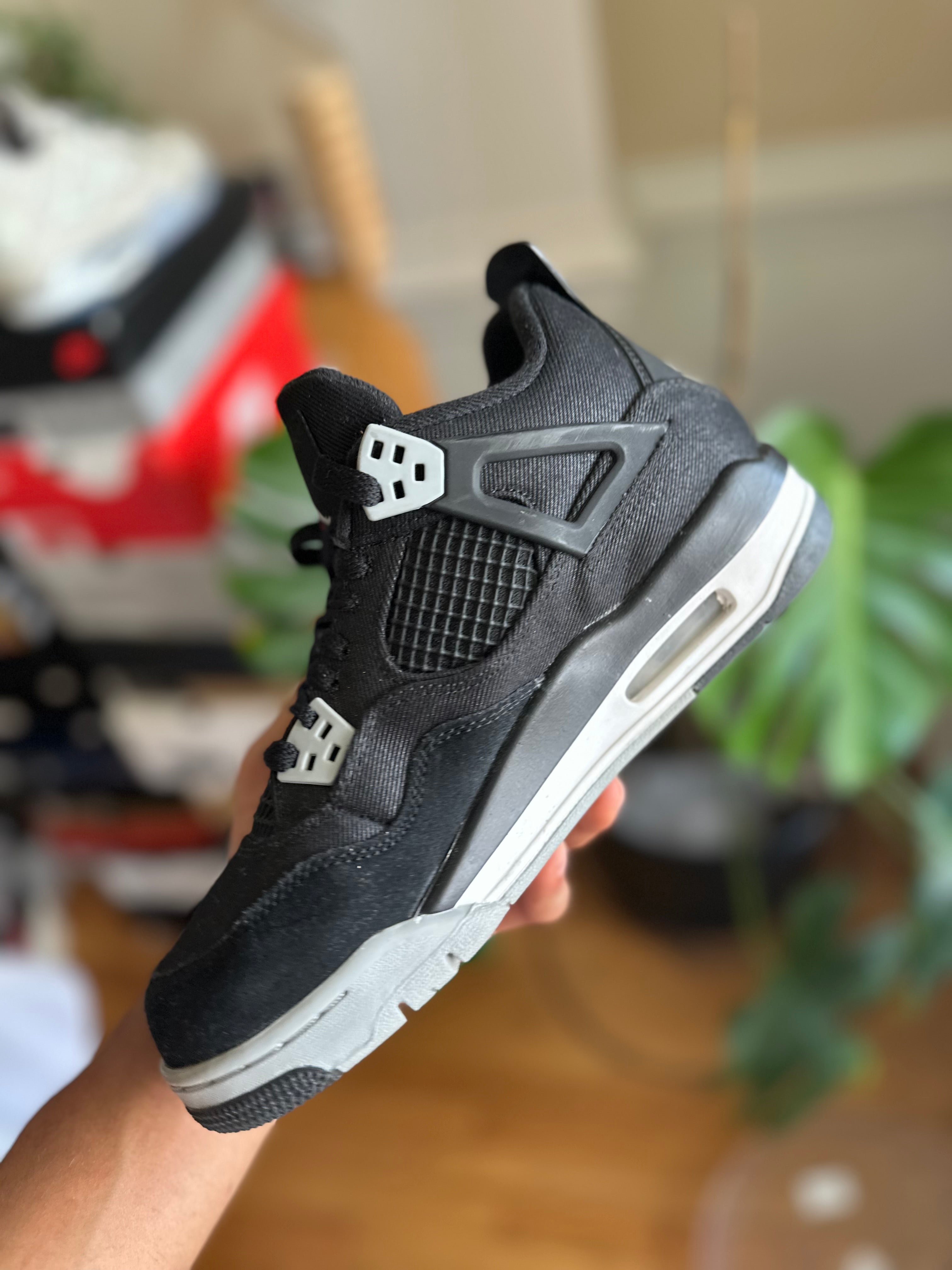 Size 7y - J4 black canvas