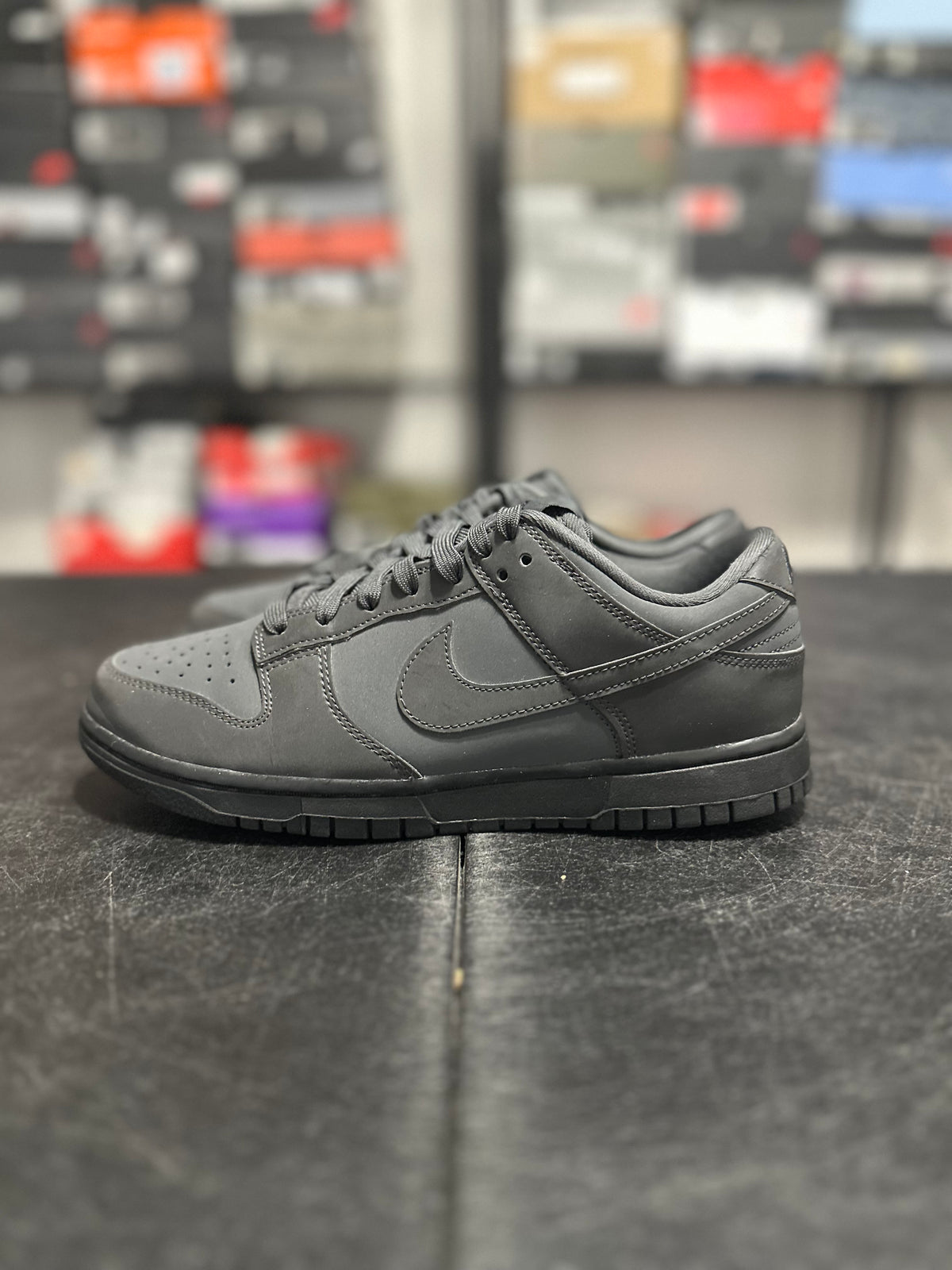 Size 7 - (8.5w) dunk low cyber reflective