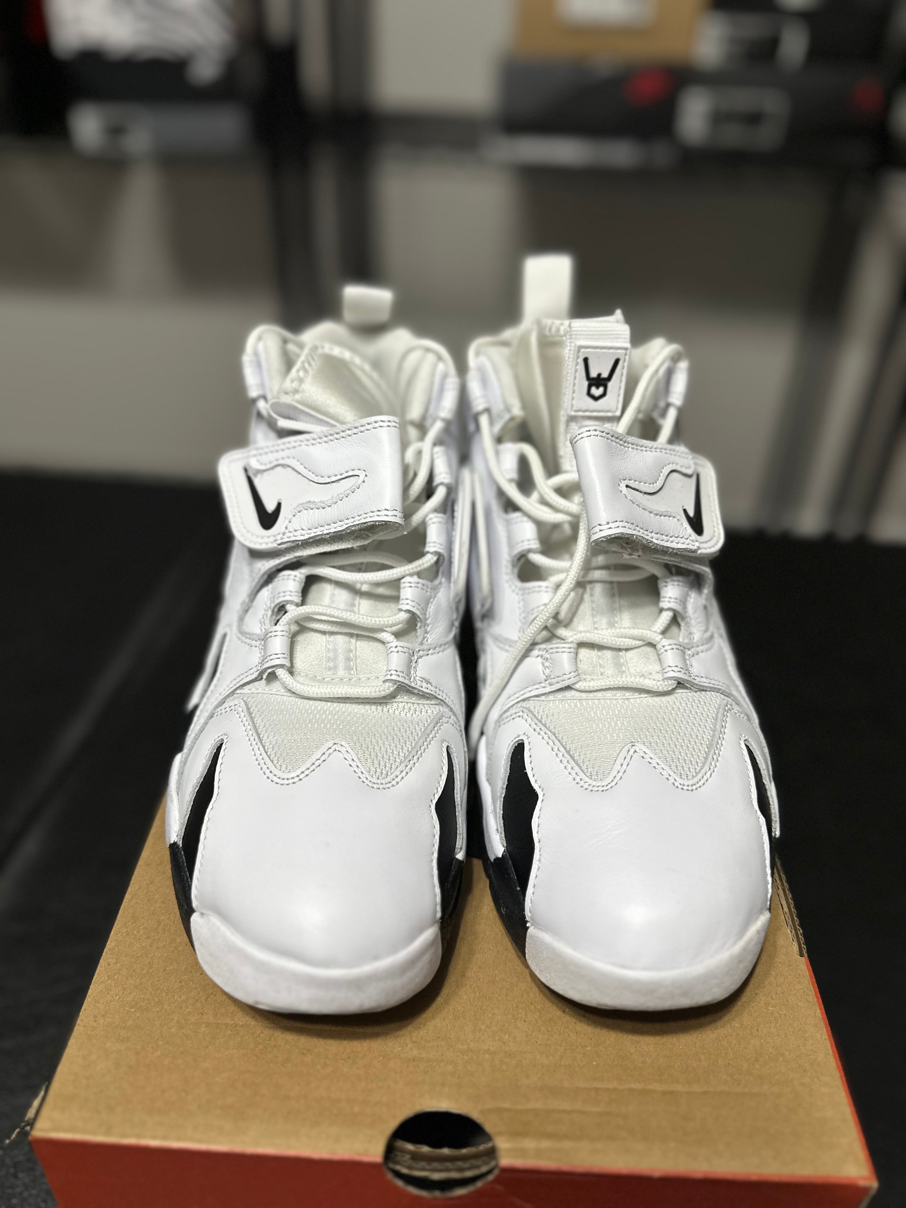 Size 10 - DT max 96 black/white