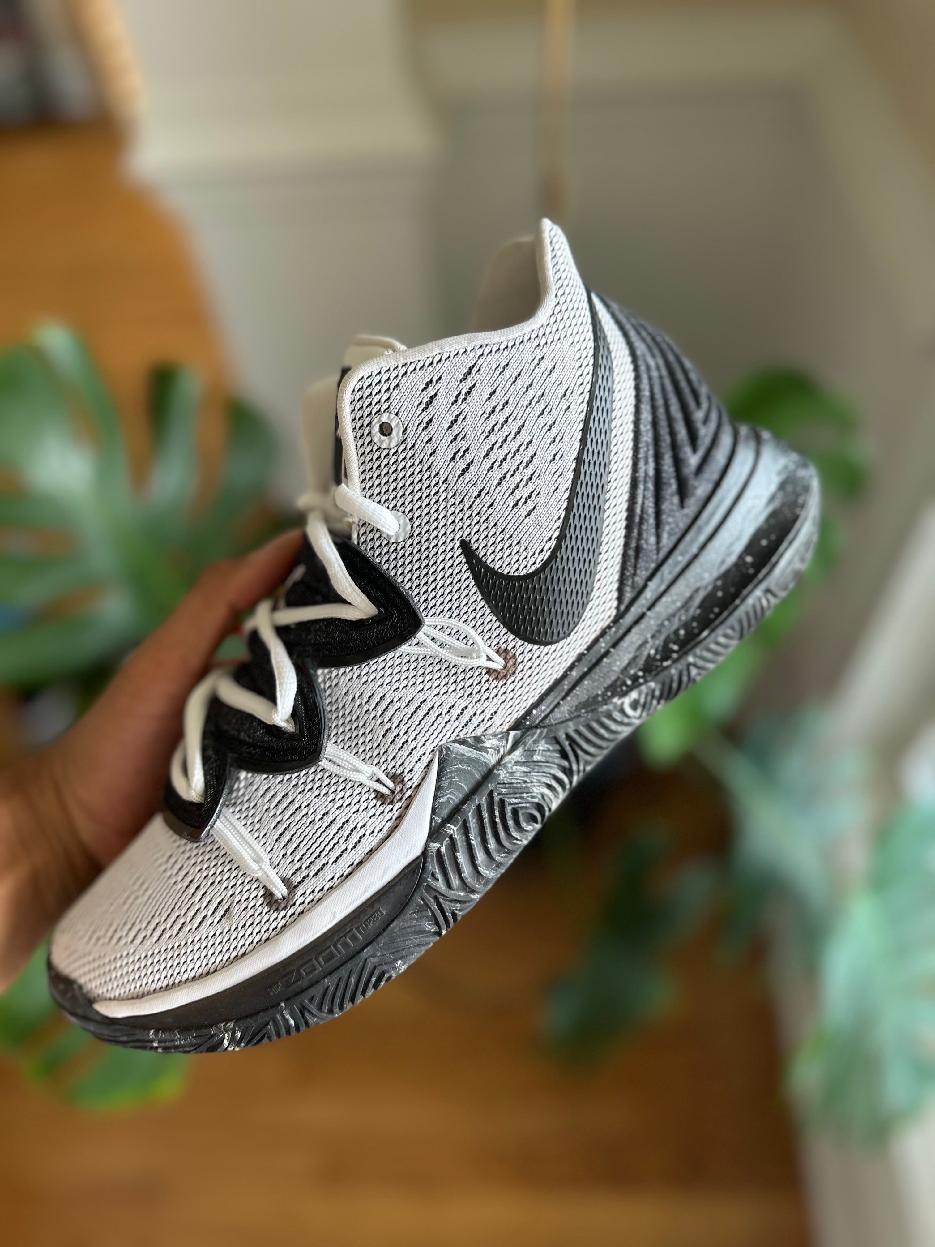 Size 9 - Kyrie 5 Oreo