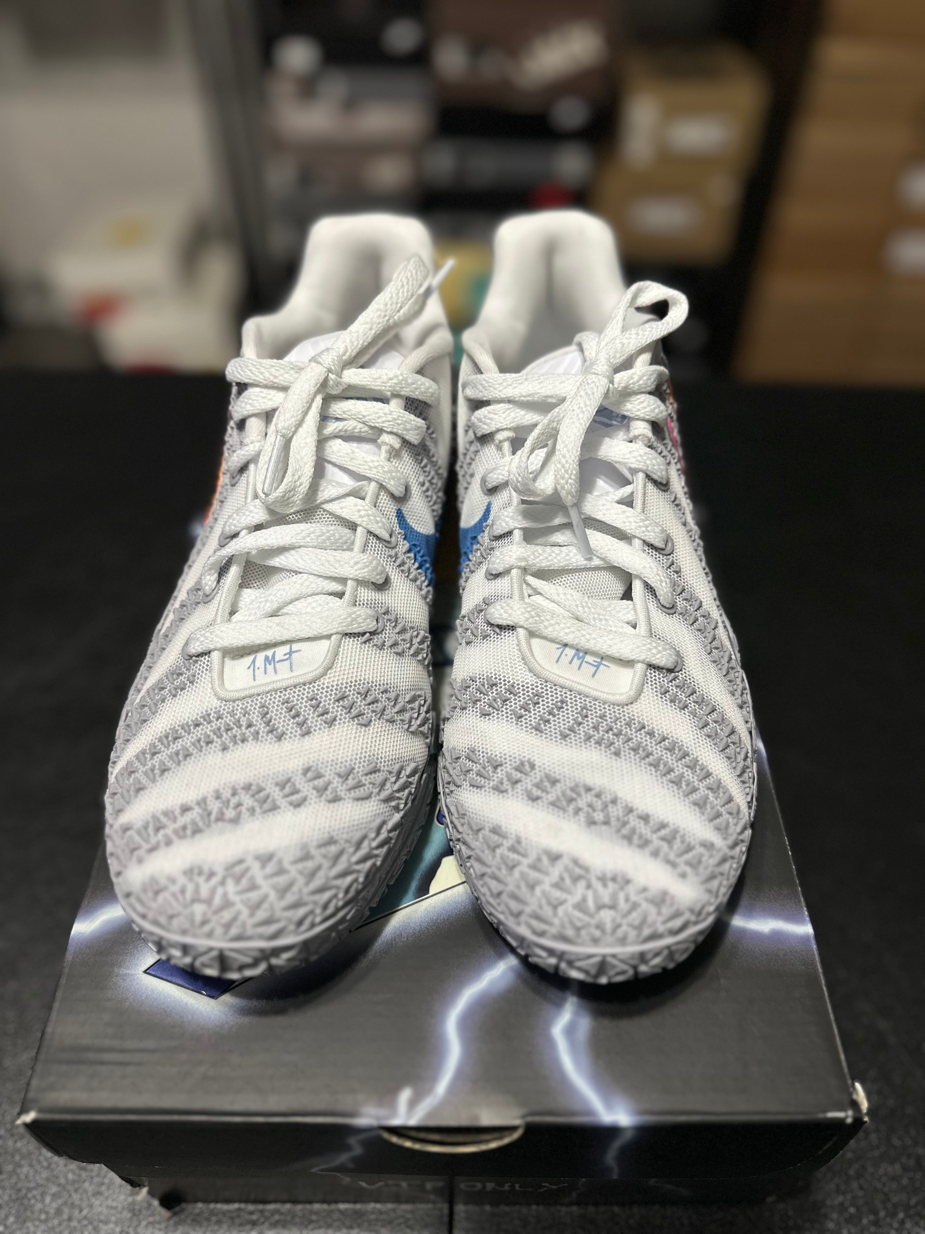 Size 10 - Ja 3 light show