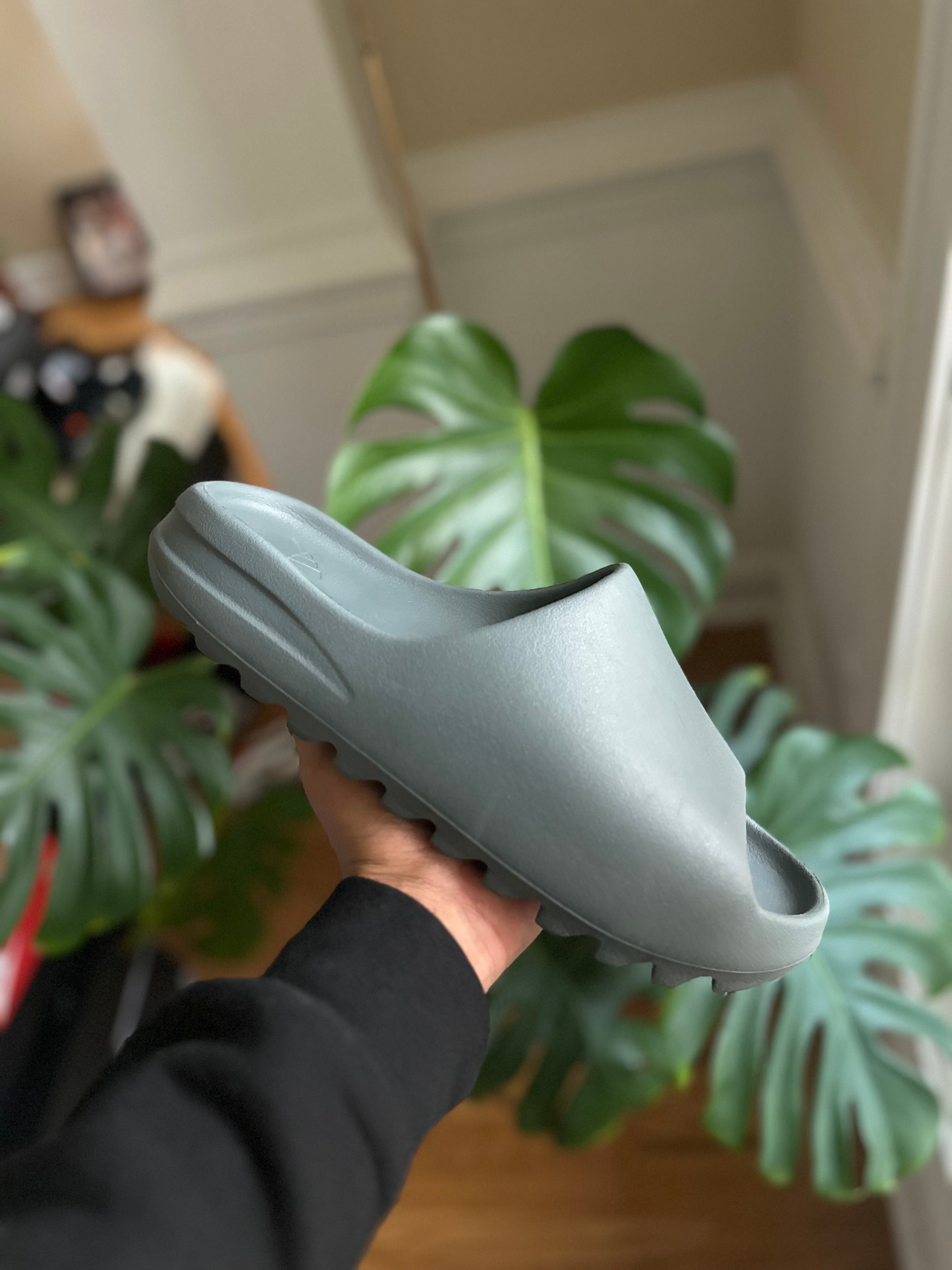 Size 12 - YZY slide slate grey