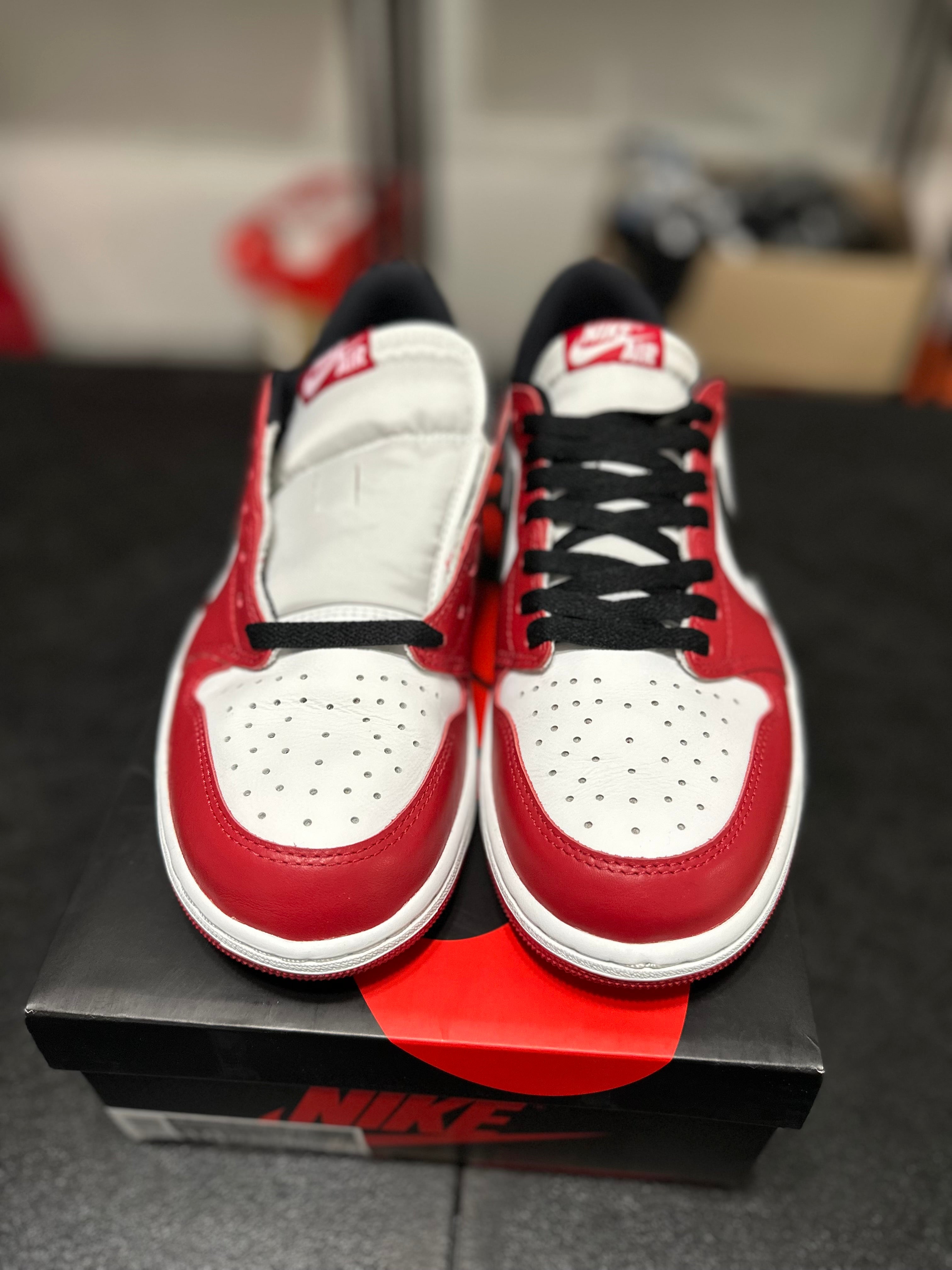 Size 10 - J1 low Chicago