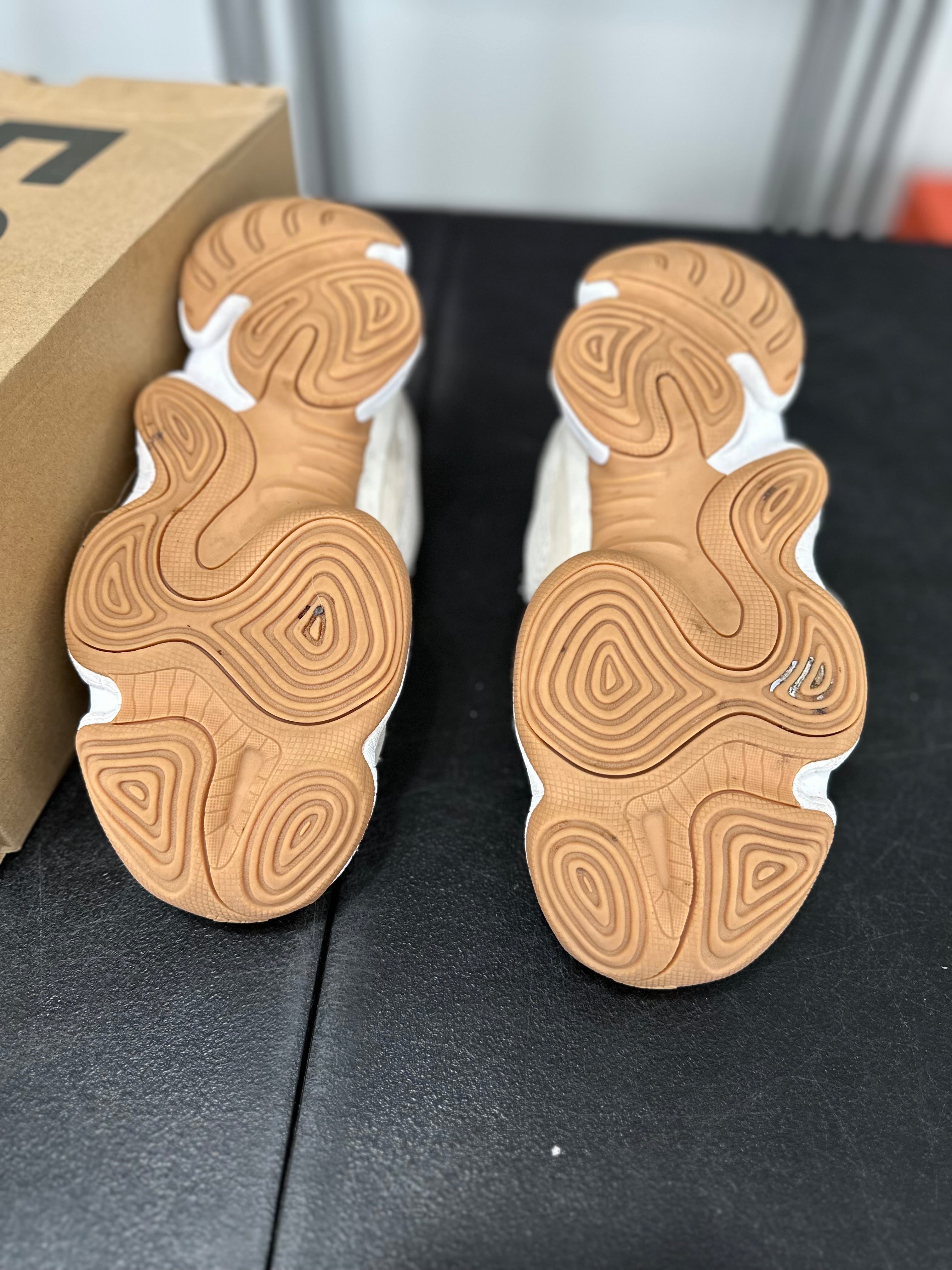 Size 9.5 - YZY 500 stone taupe