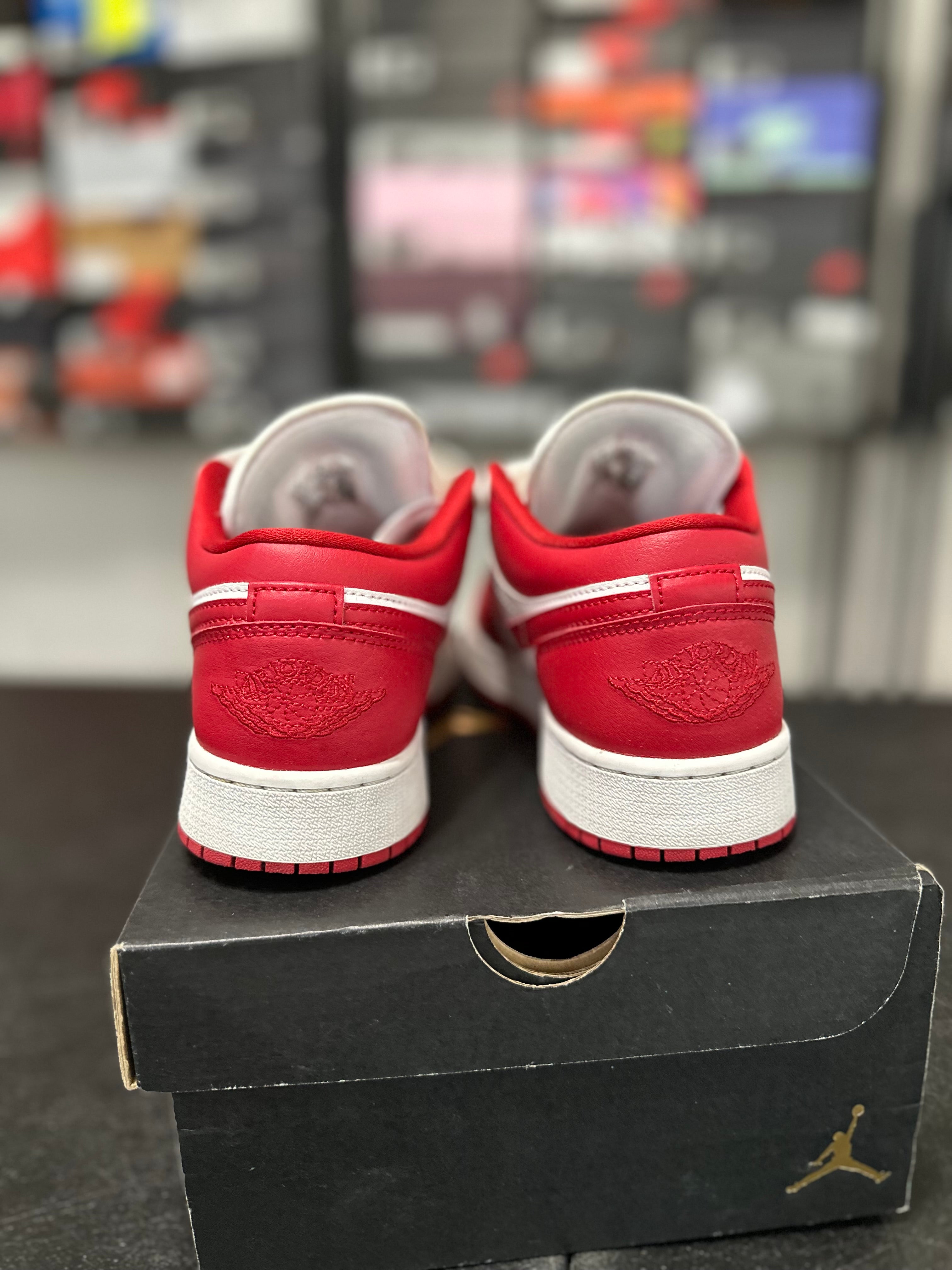 Size 6.5y - J1 low gym red/white