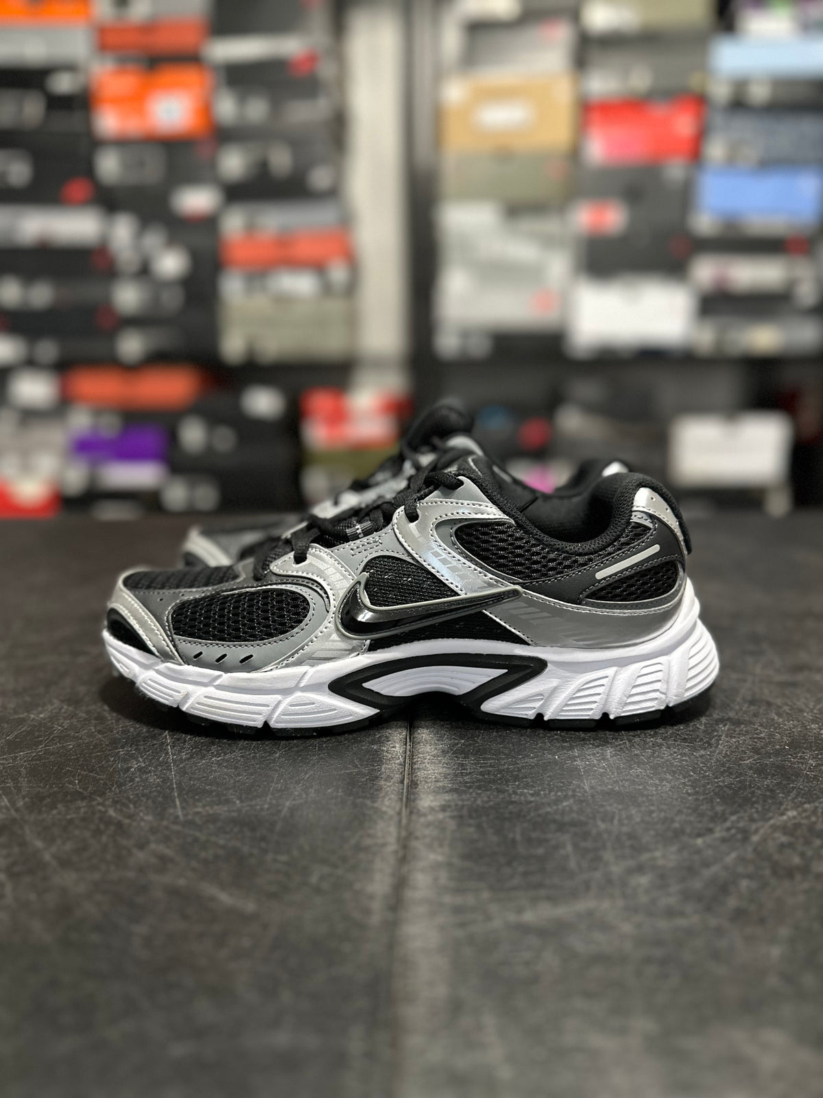 Size 9 - Nike V5 RNR Black anthracite smoke grey