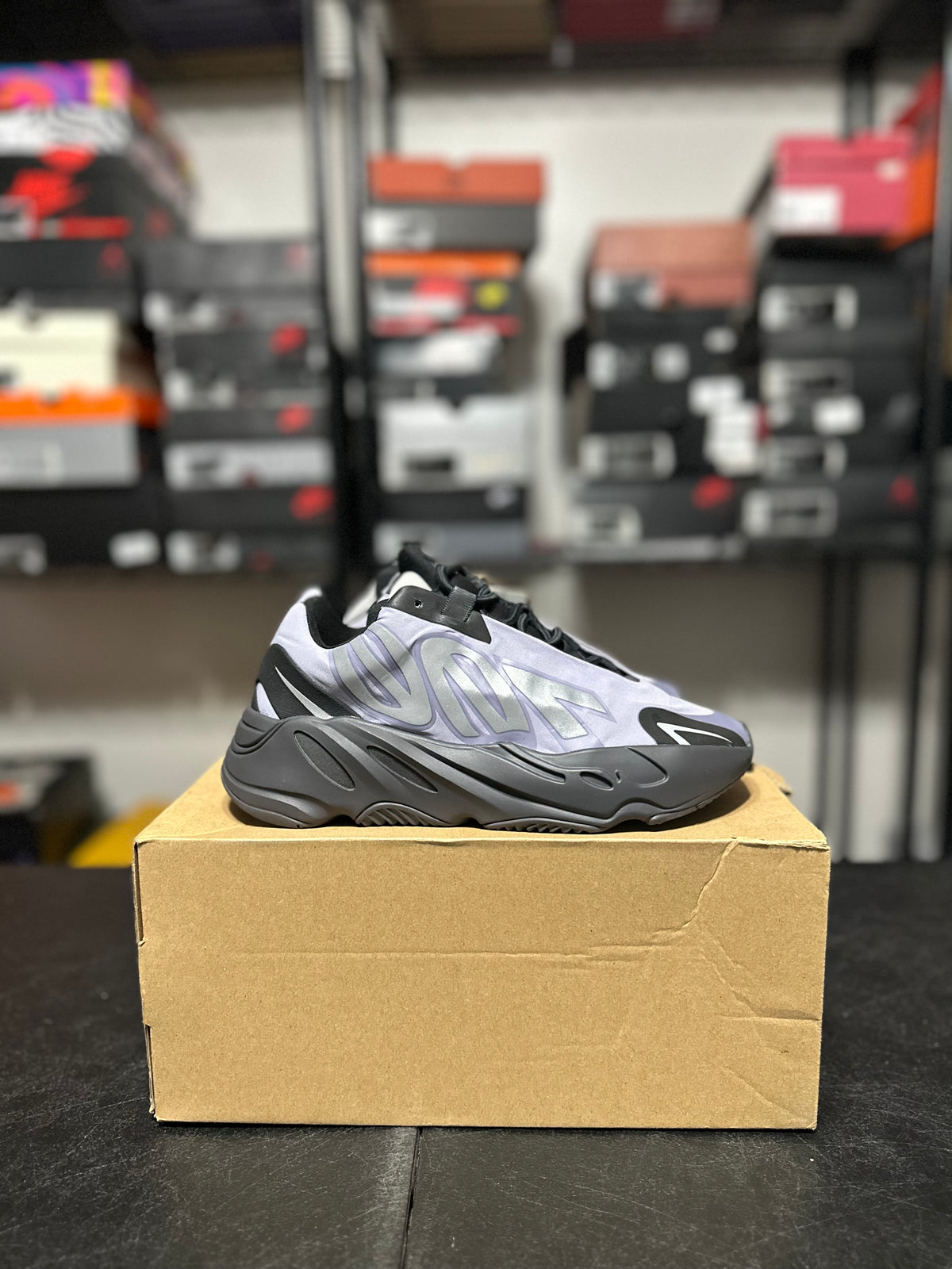 Size 5.5 - YZY boost 700 MNVN Geode DS