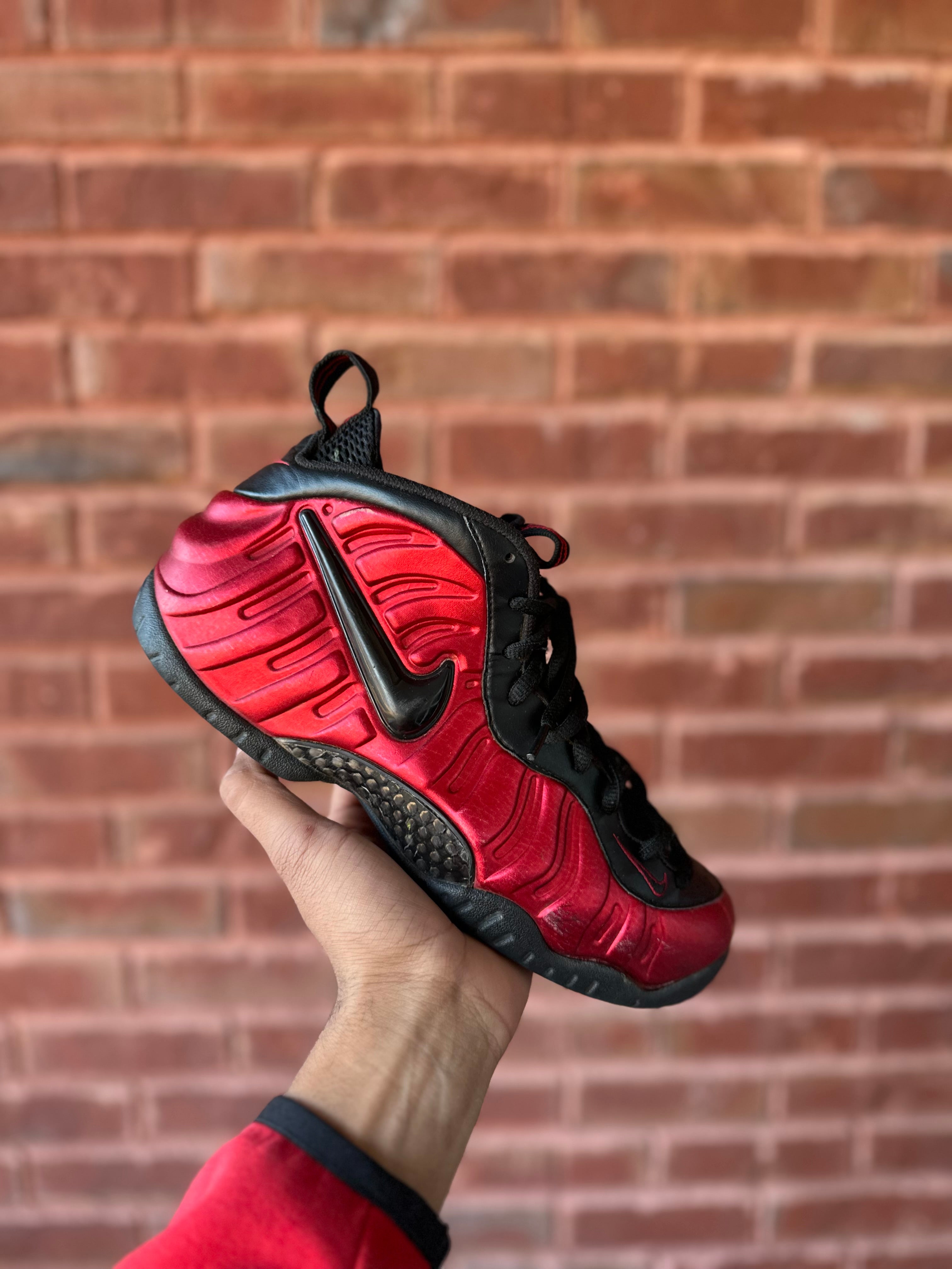 Size 8.5 - air foamposite pro university red