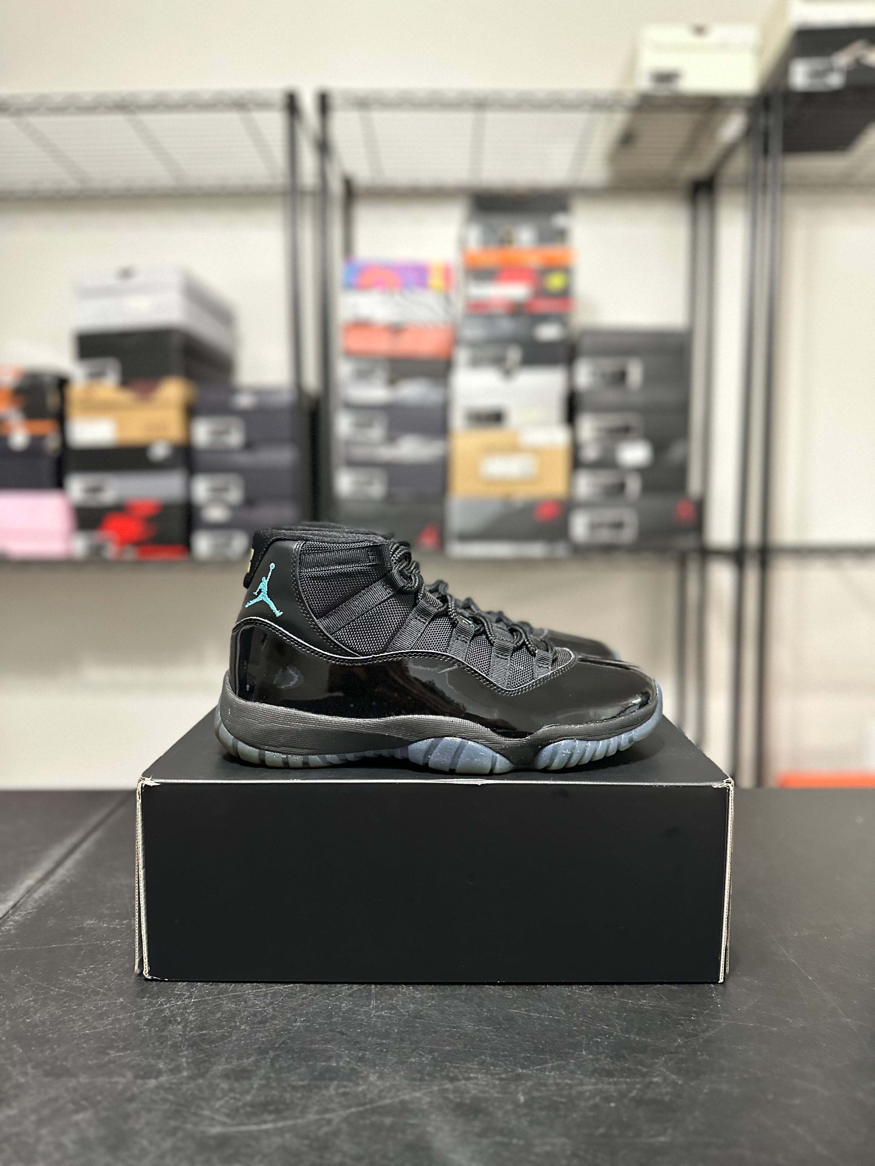 Size 8.5 - J11 gamma blue