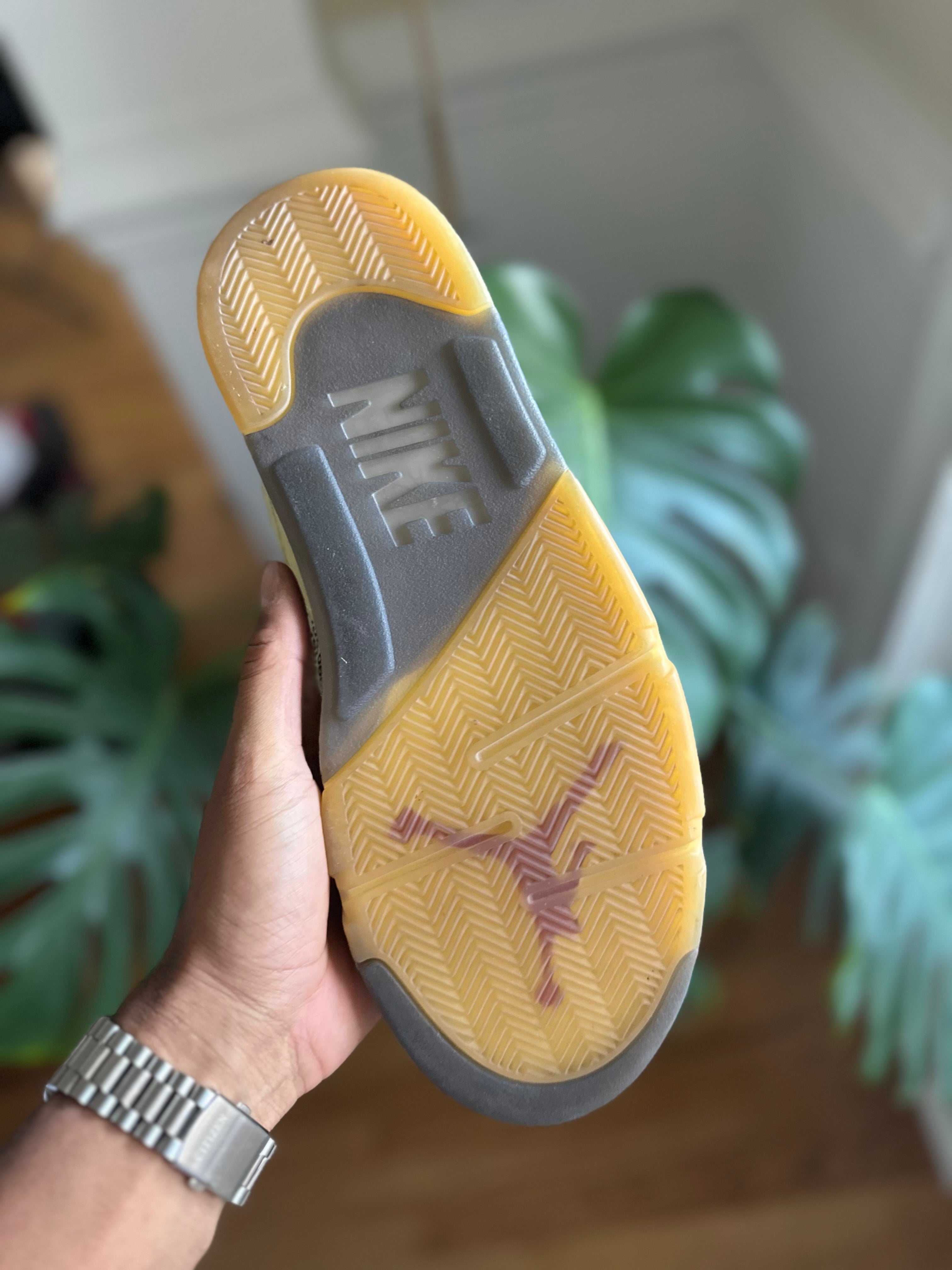 Size 12 - J5 off white sail