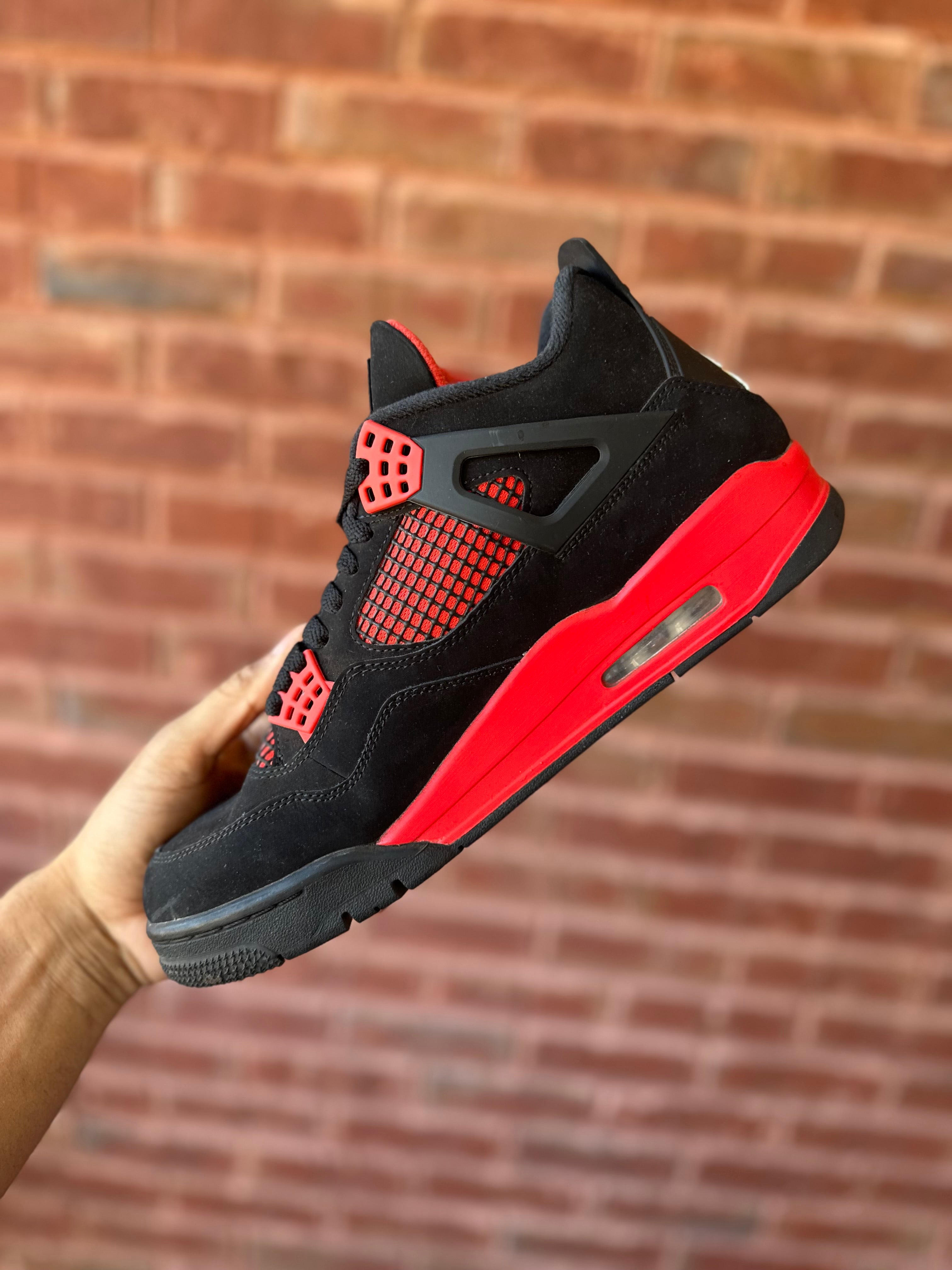 Size 10 - Jordan 4 red thunder