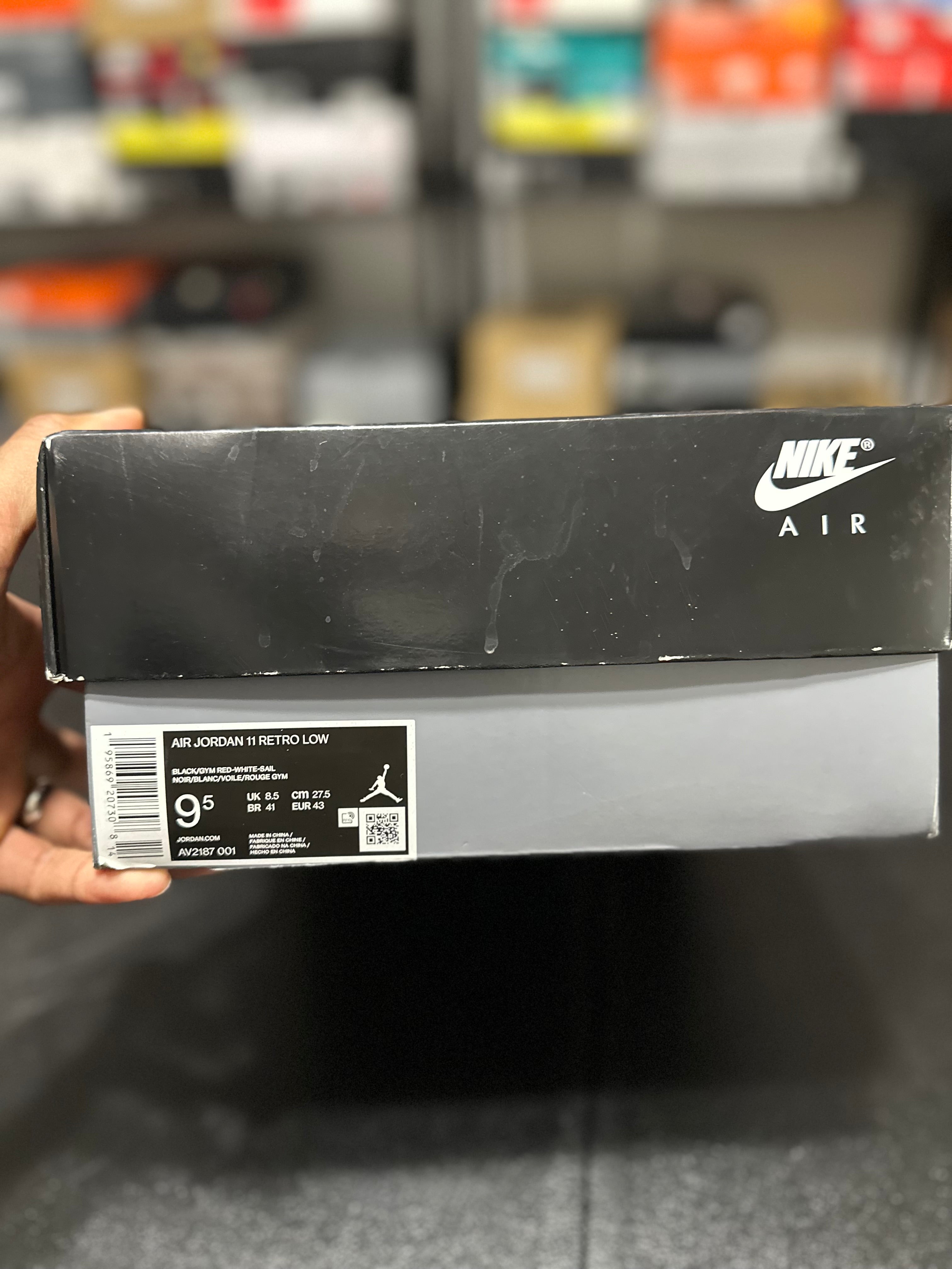 Size 9.5 - J11 Low 72-10