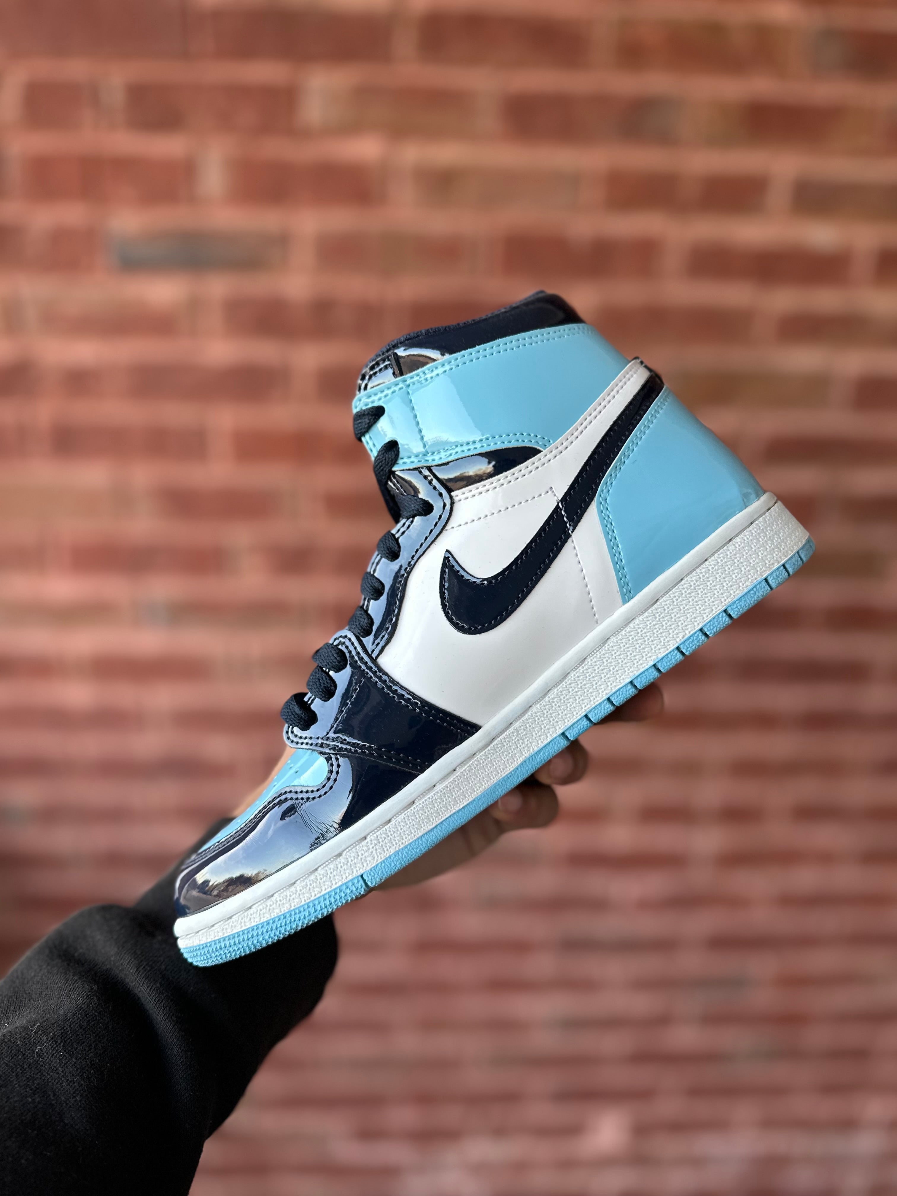 Size 7W - J1 blue chill