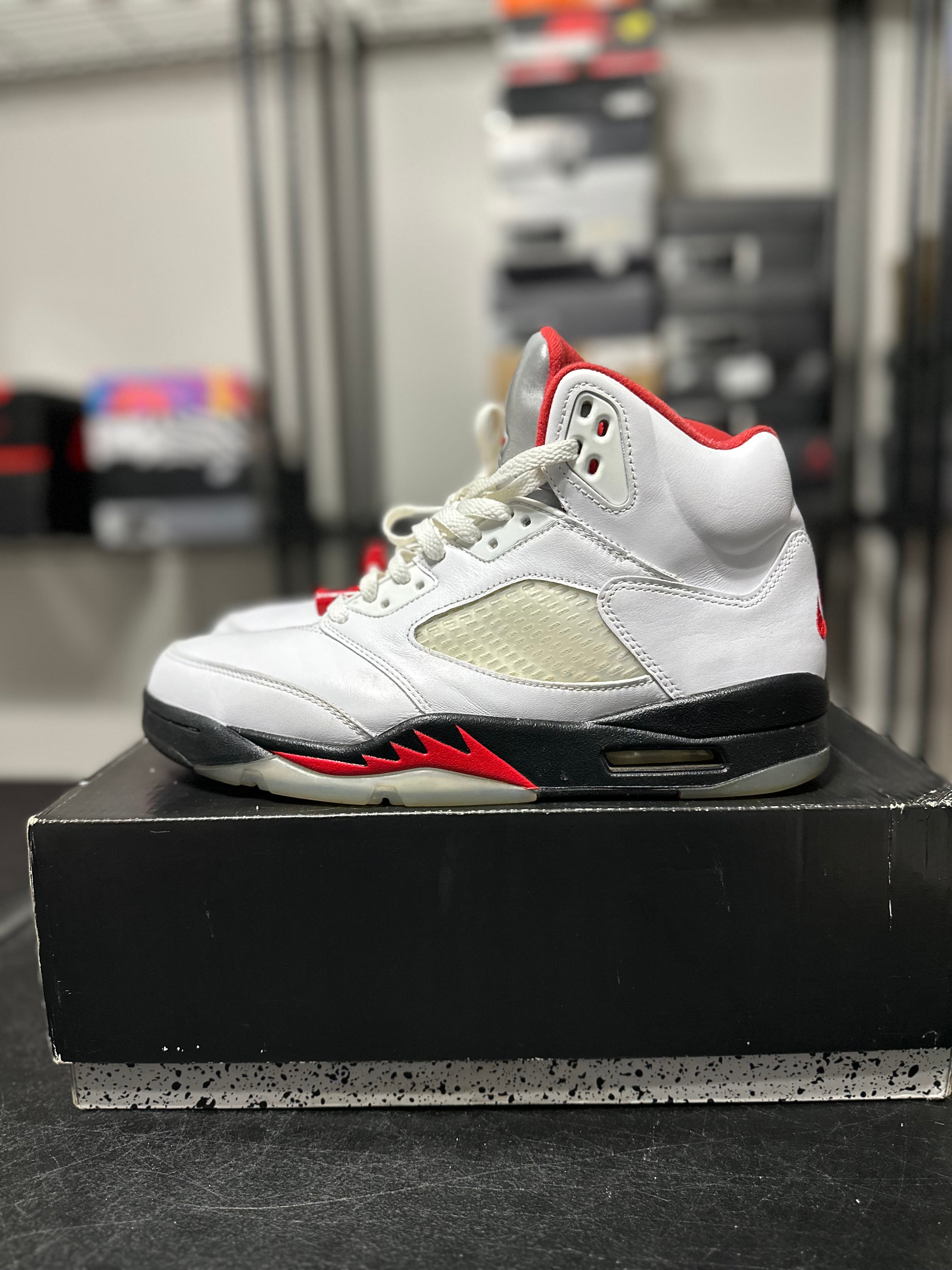 Size 9.5 - J5 fire red