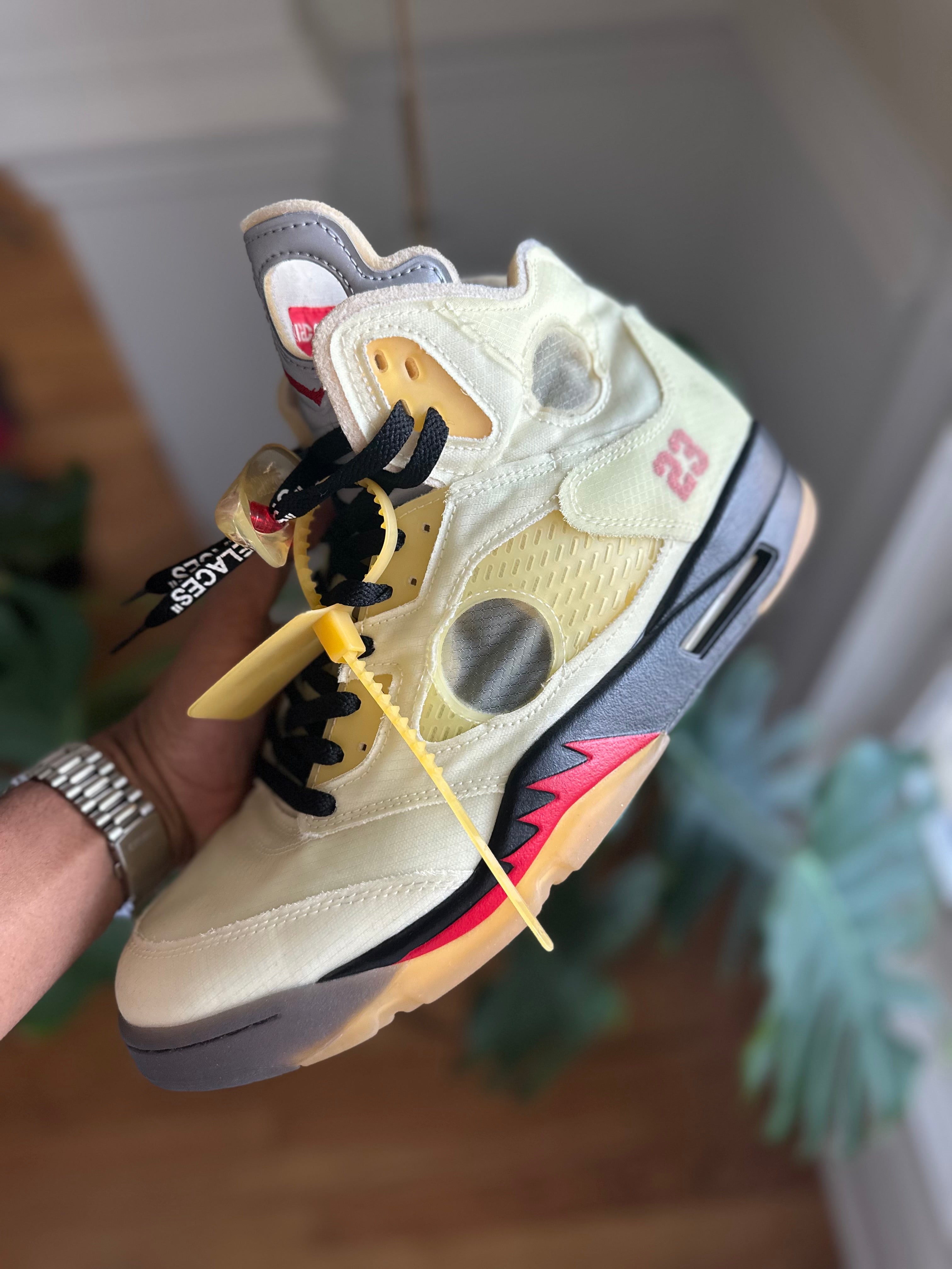 Size 12 - J5 off white sail