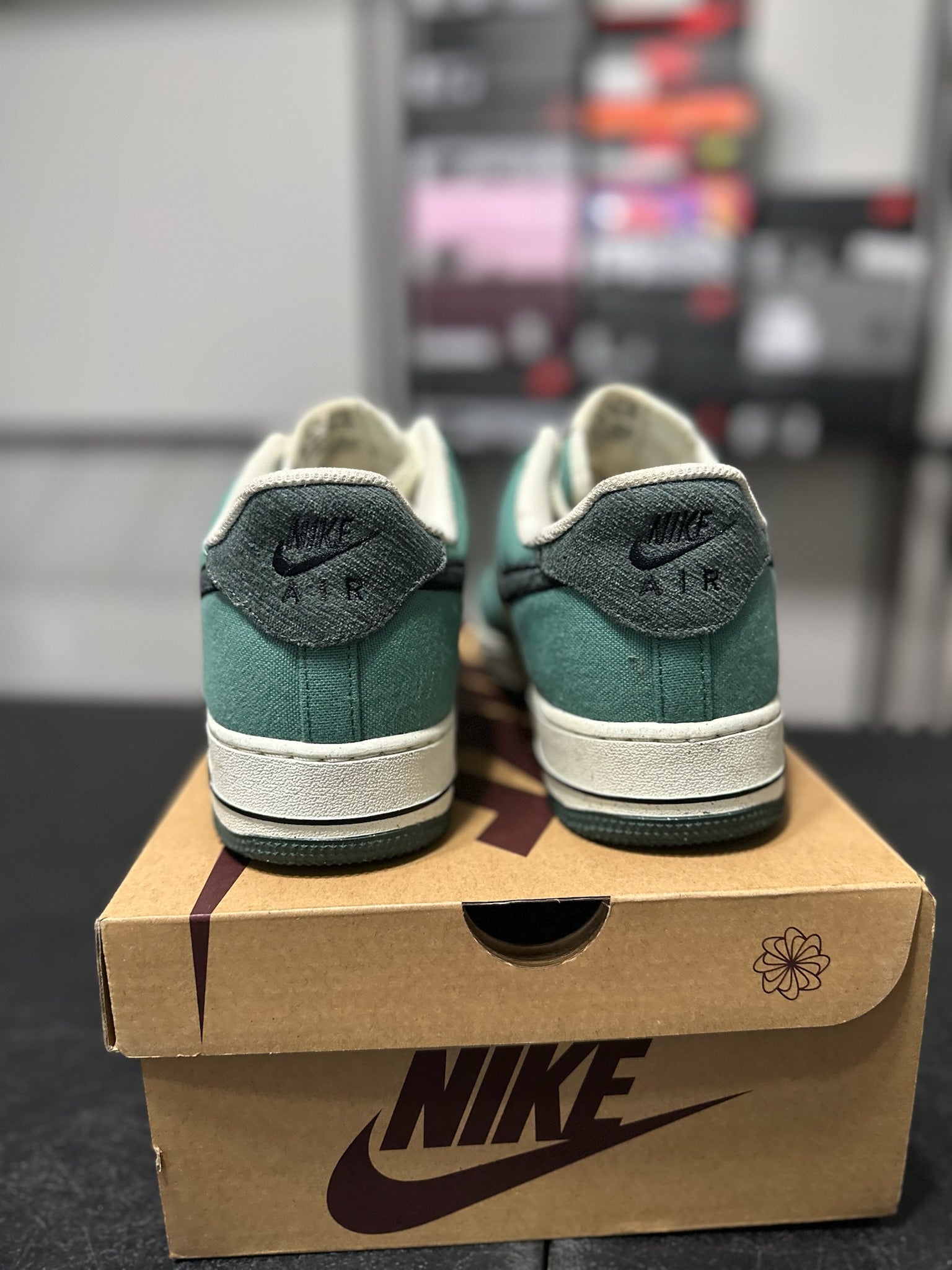 Size 10.5 - AF 1 ‘07 Vintage Green