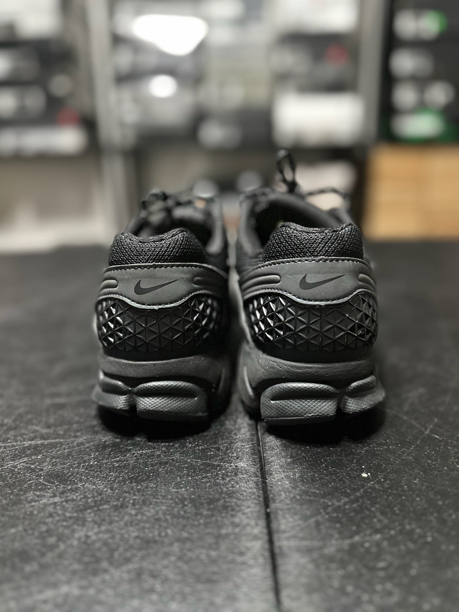 Size 7.5 - Zoom Vomero 5 Black Reflective