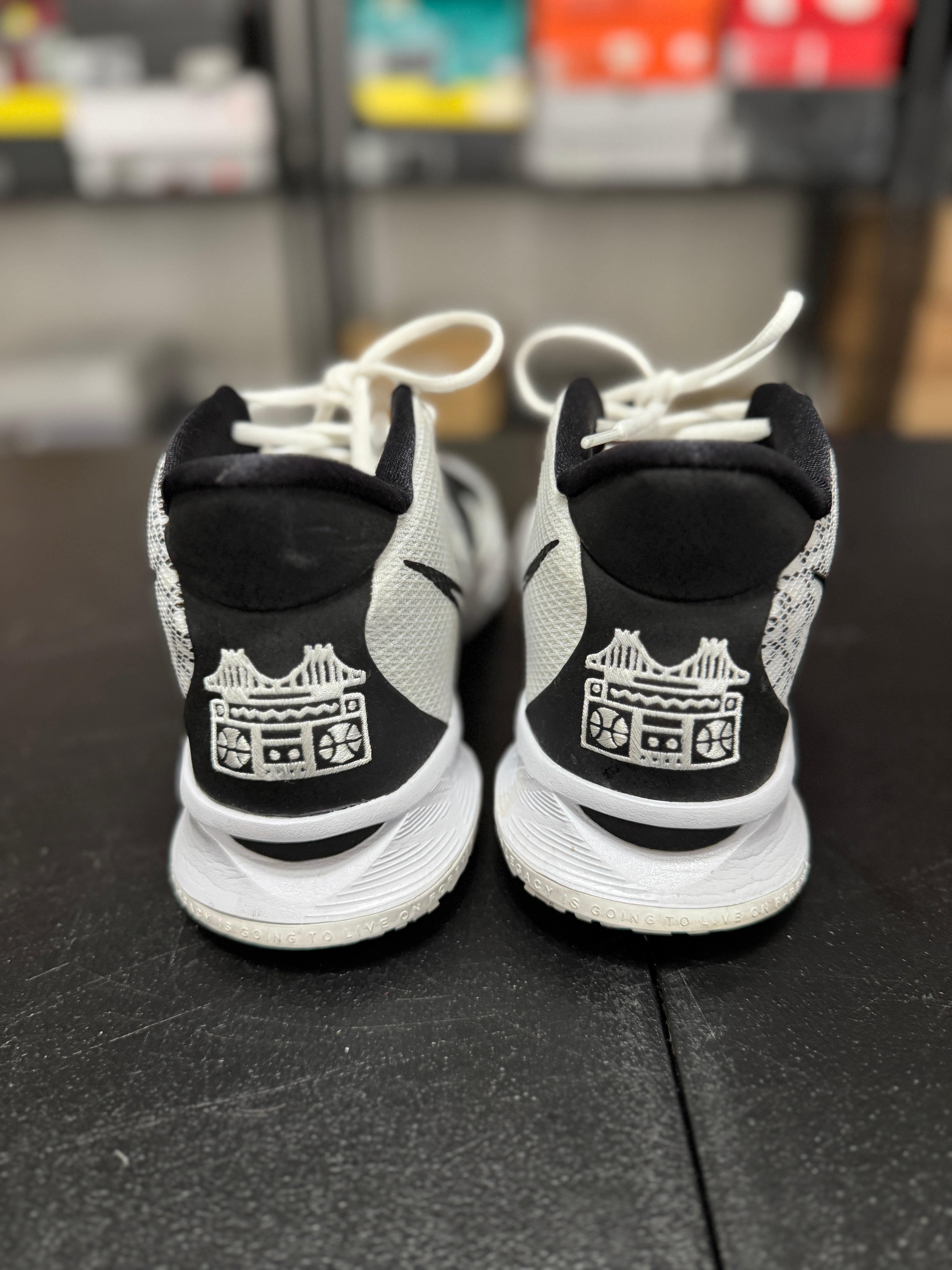 Size 10.5 - Kyrie 7 Brooklyn beats