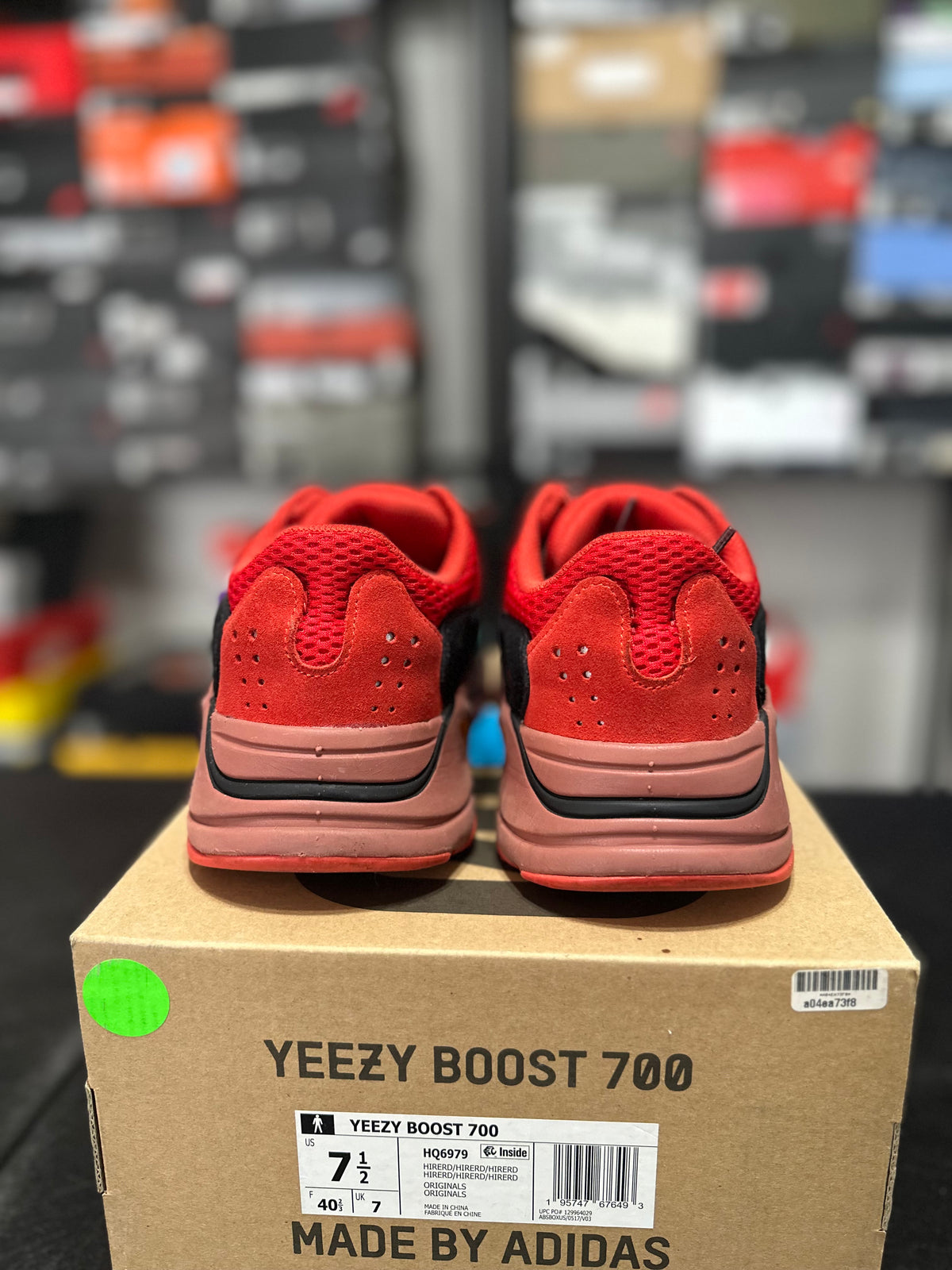 Size 7.5 - YZY 700 Hi res